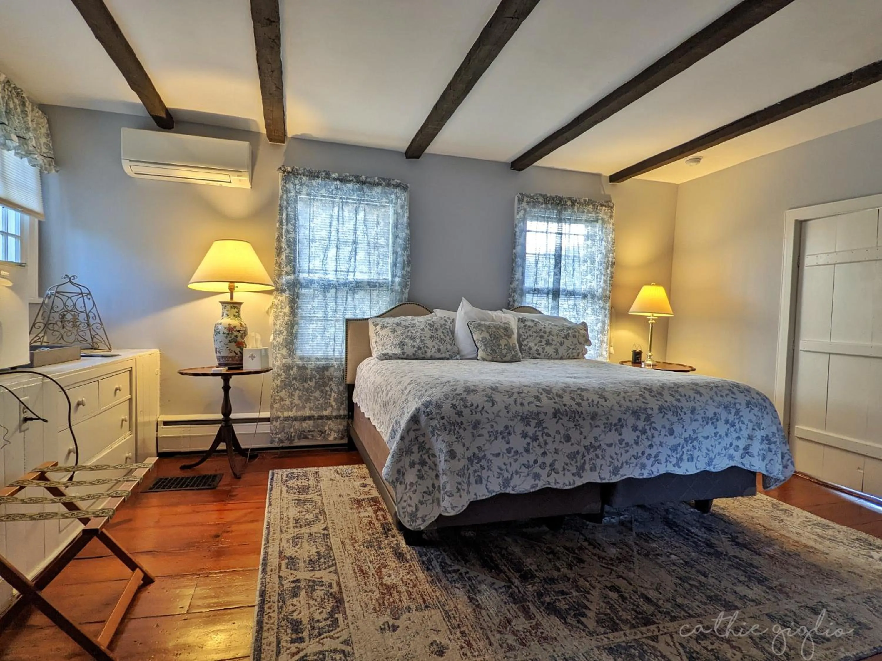 Bedroom, Bed in Cromwell Manor Inn