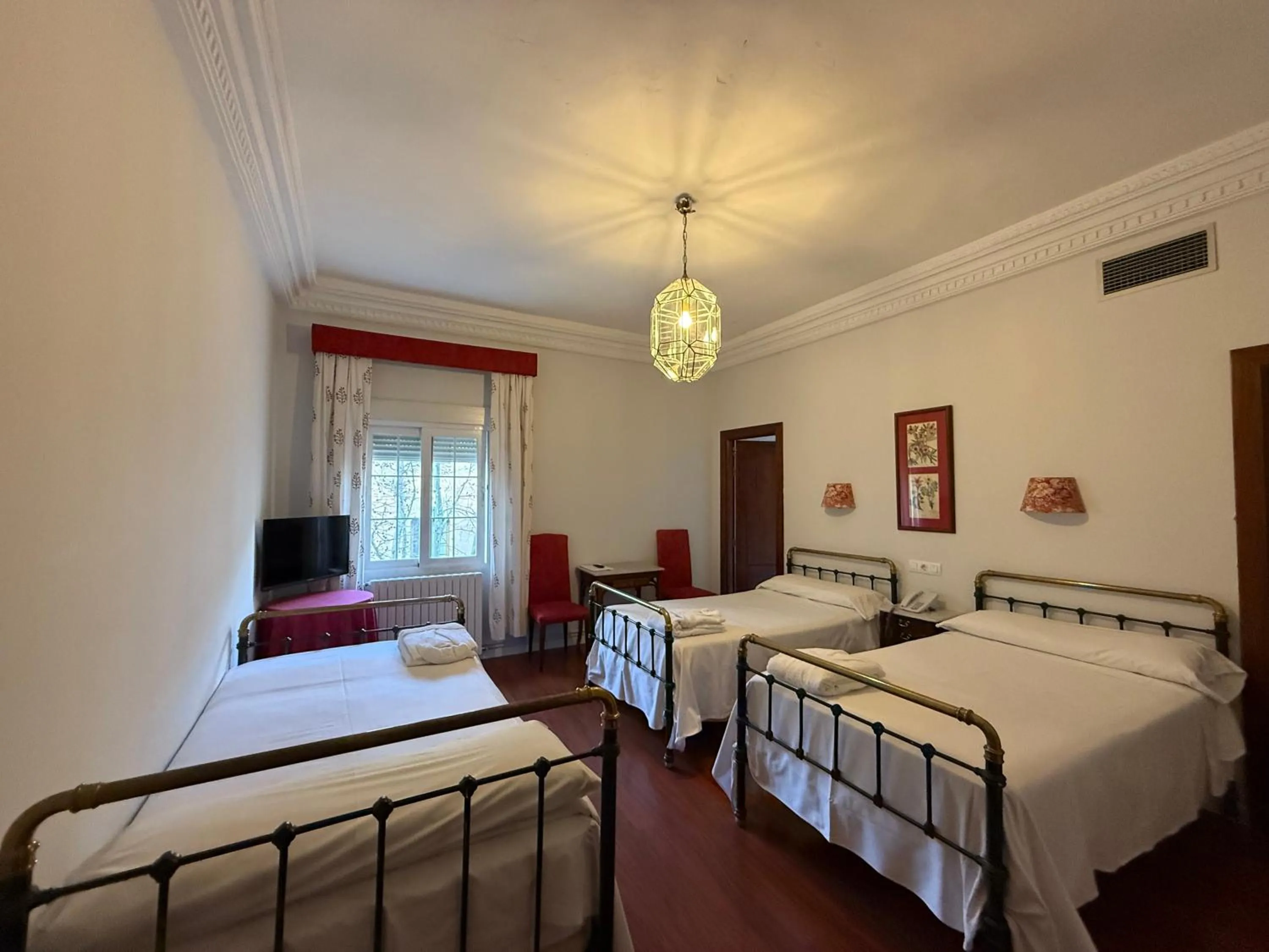 Bed in Hotel Parque Balneario Termas Pallares