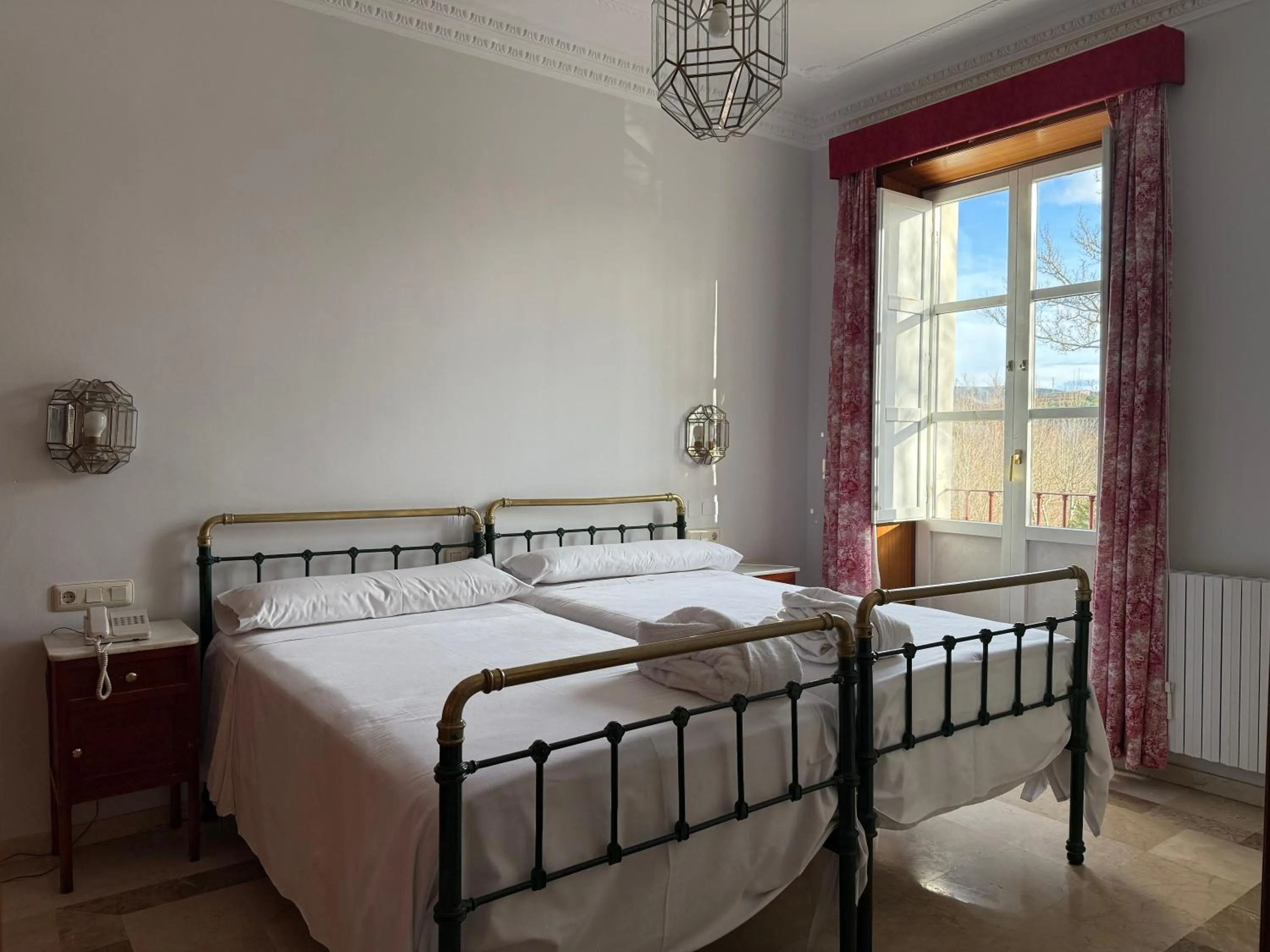 Bed in Hotel Parque Balneario Termas Pallares