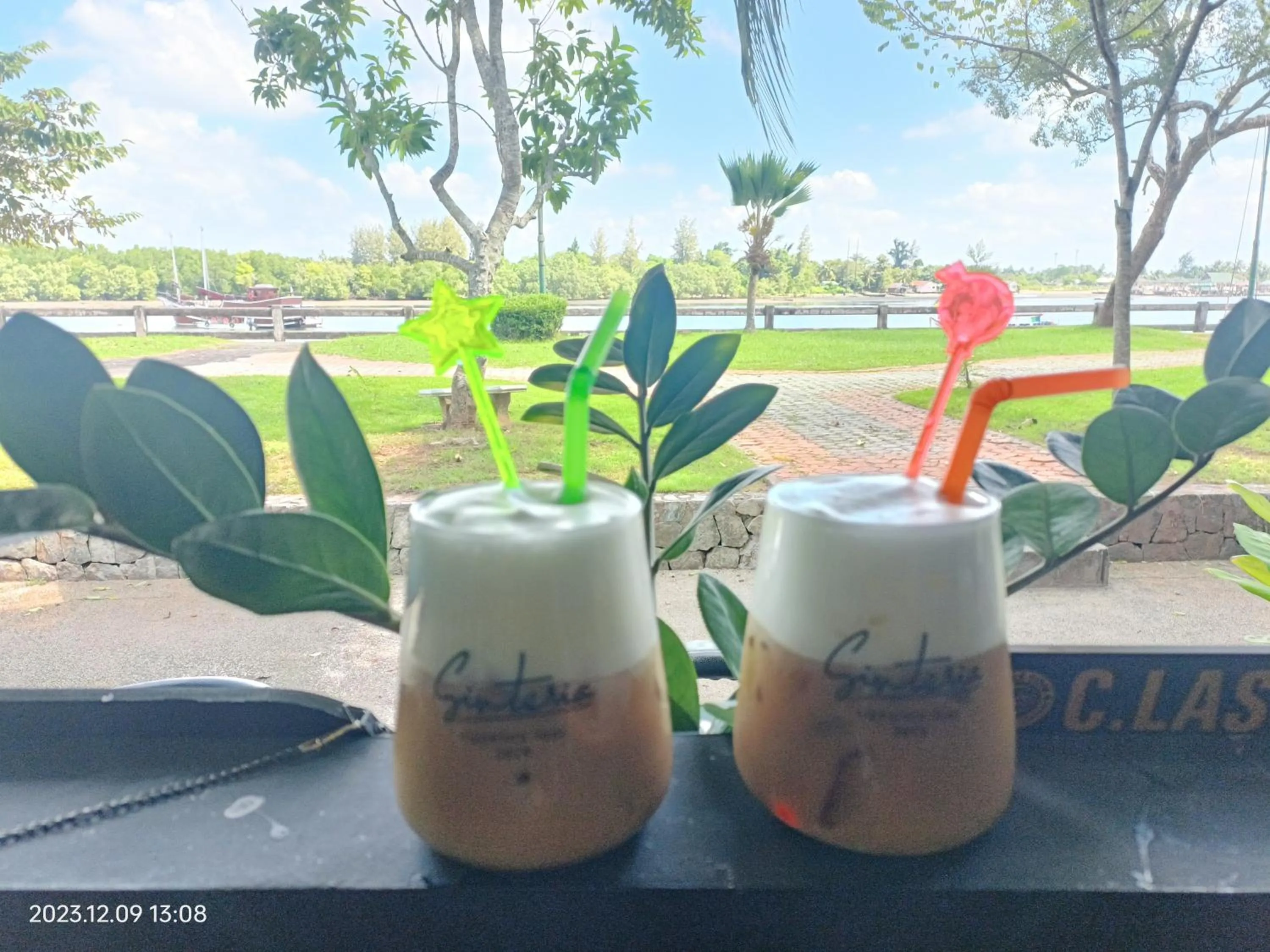 Funky Crab The River