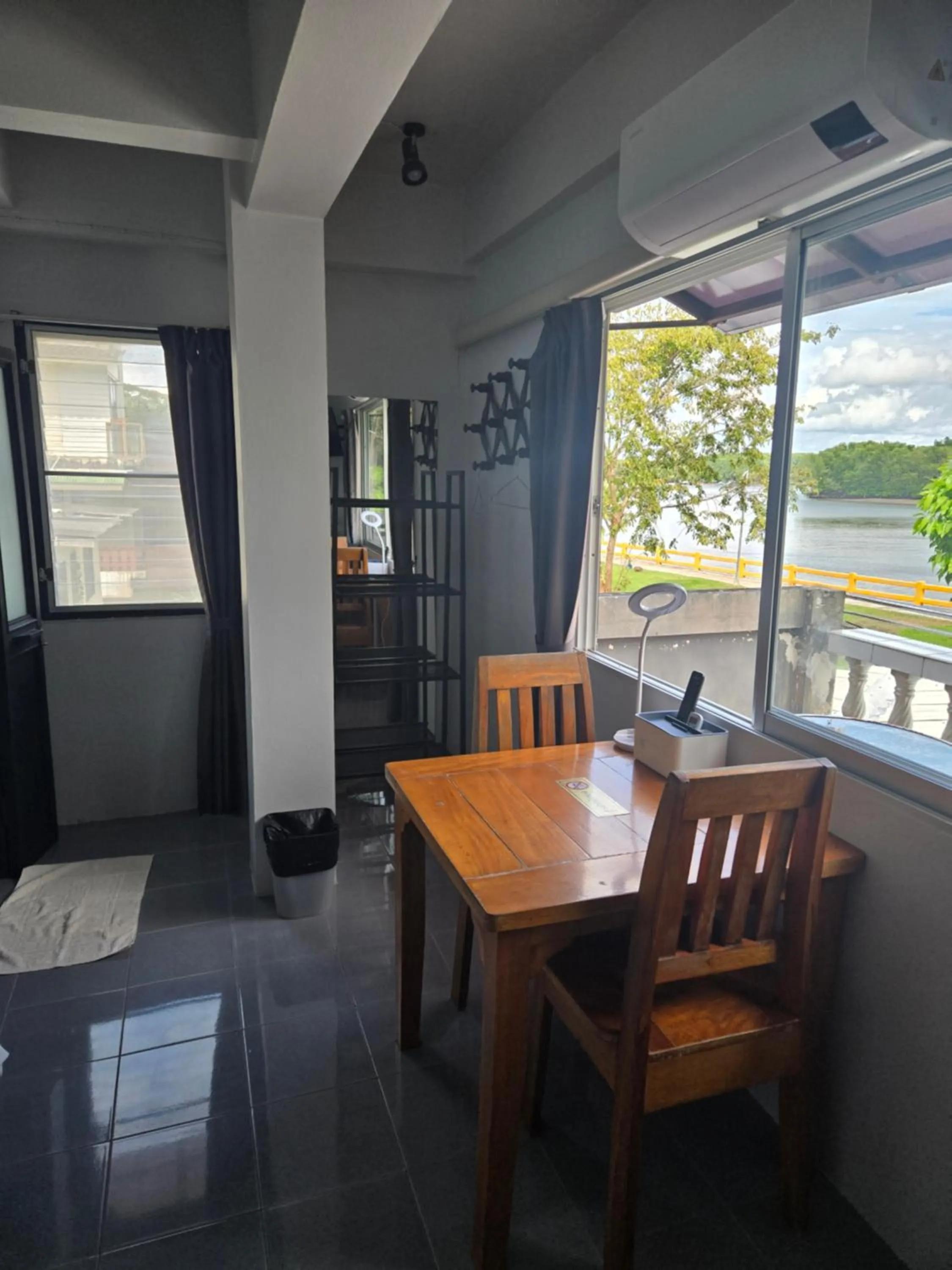 Funky Crab The River