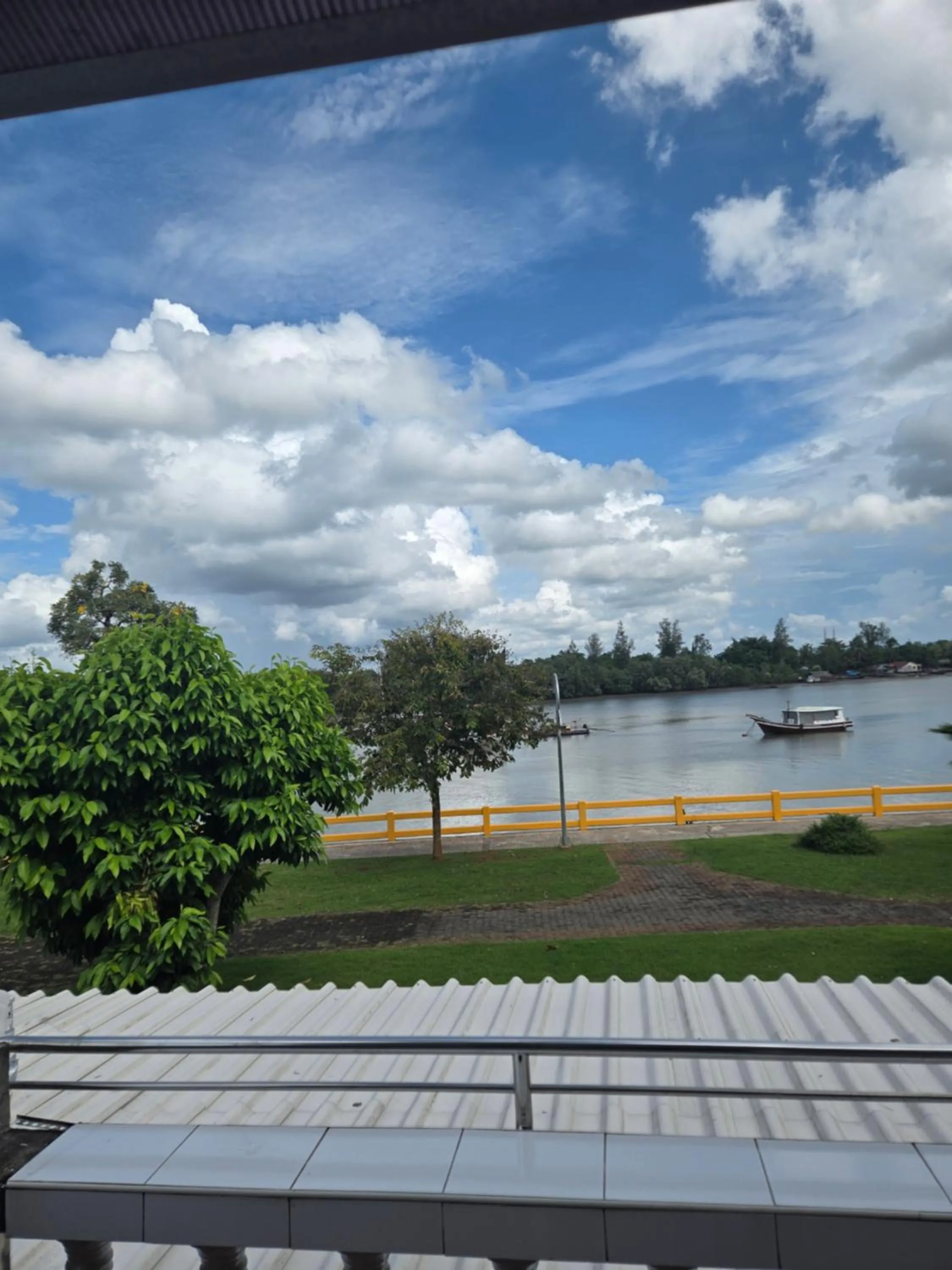 Funky Crab The River