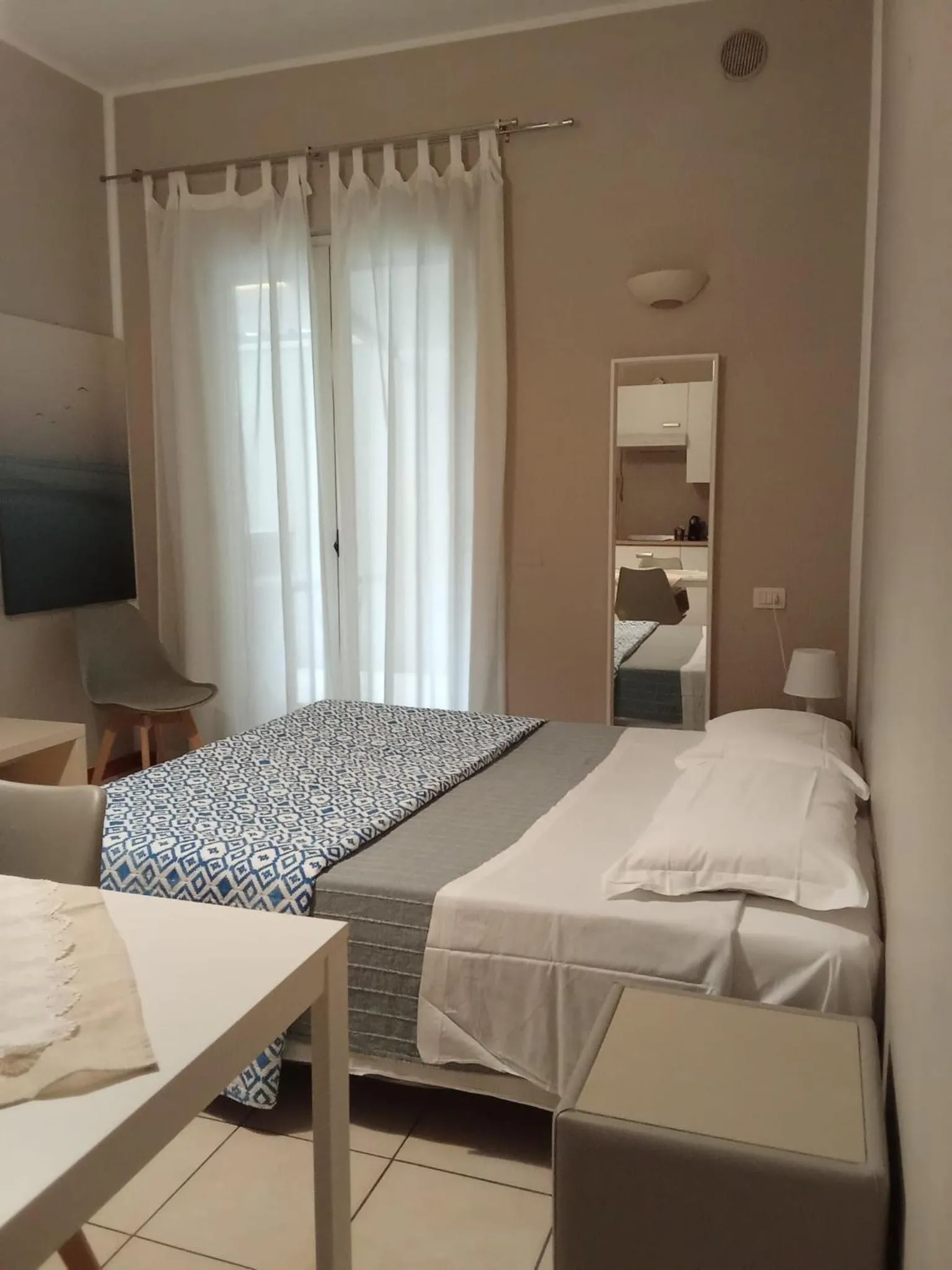 Photo of the whole room, Bed in Residence Marittimo Riccione