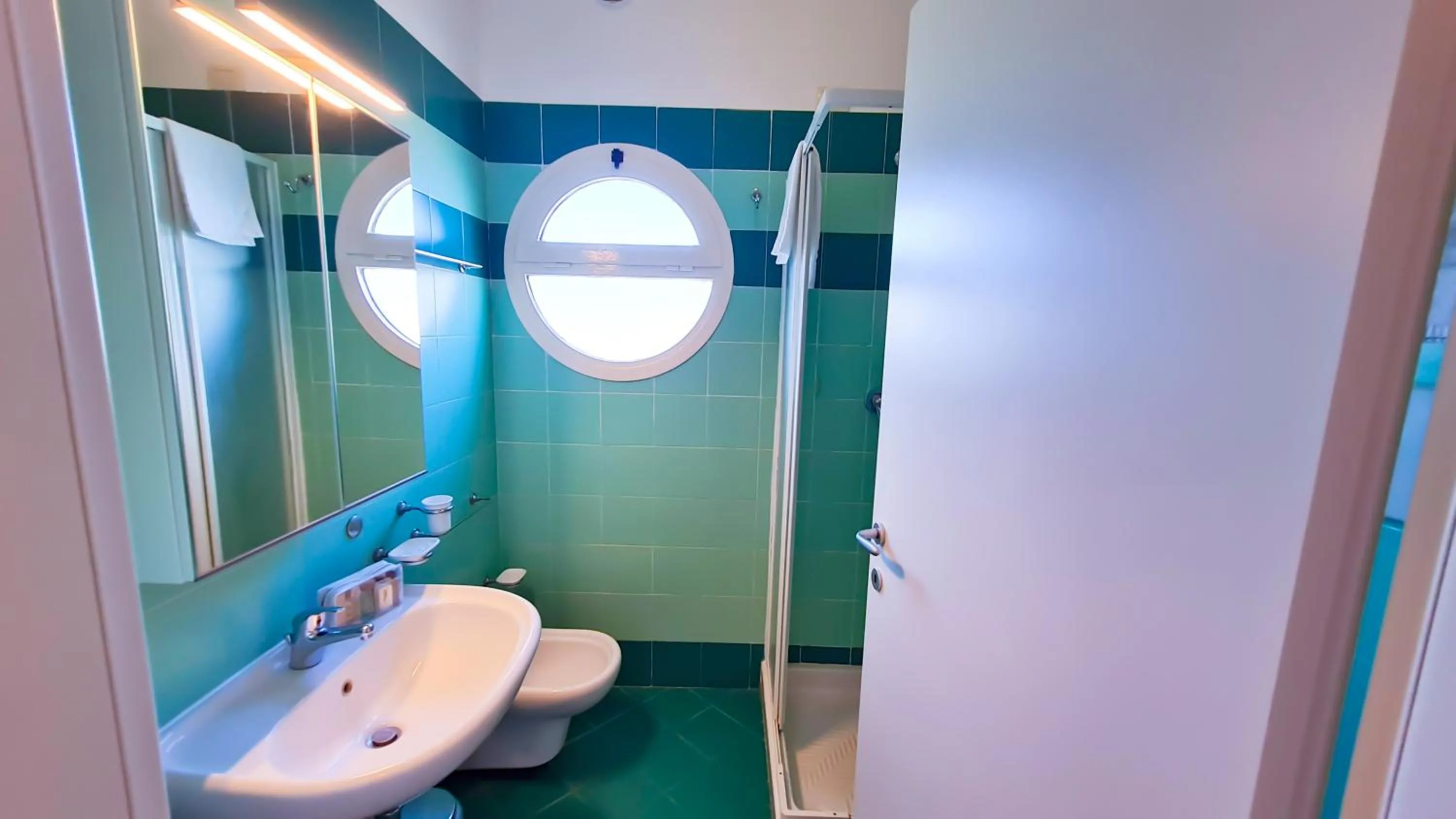Shower in Residence Marittimo Riccione