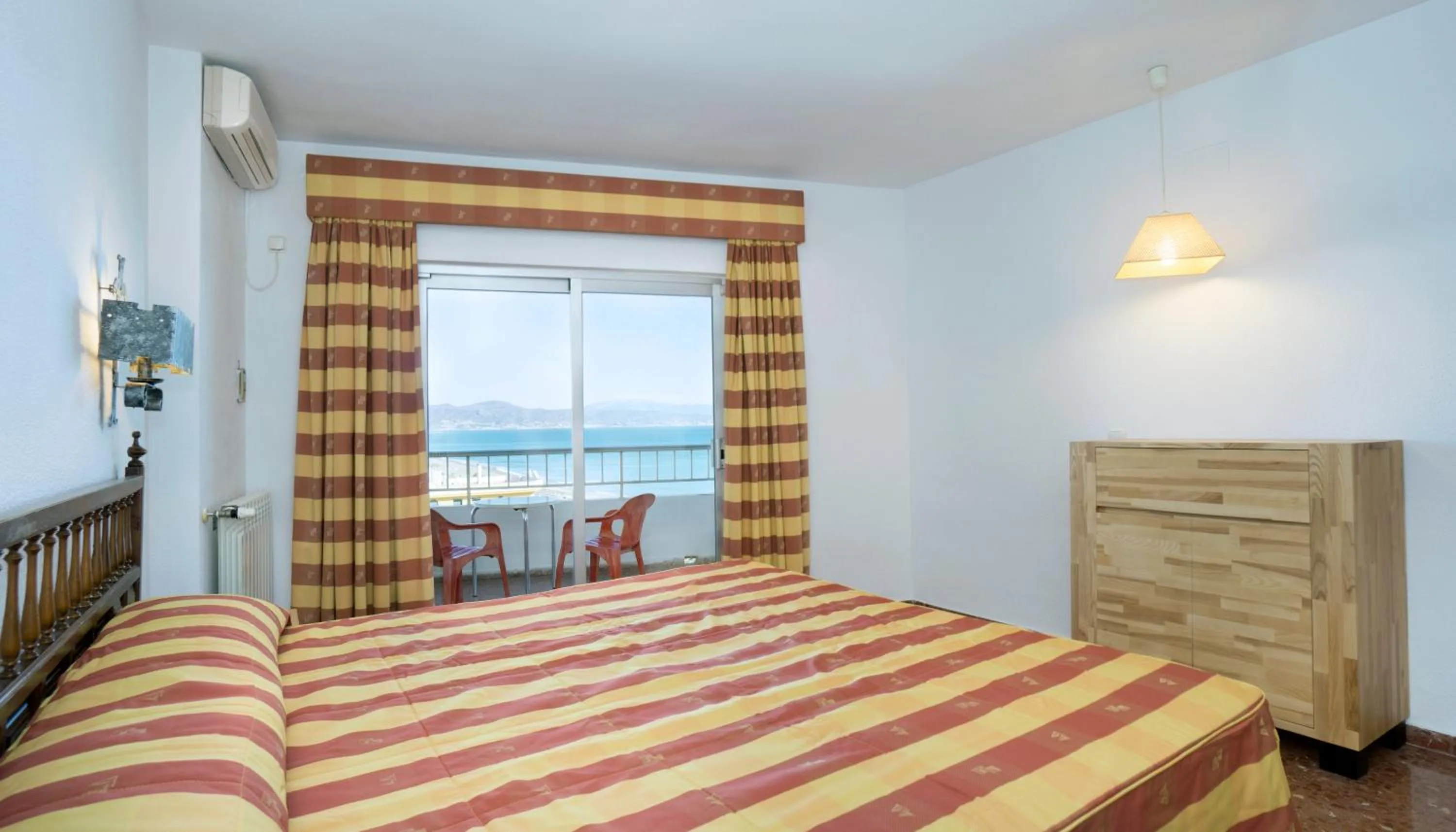 Photo of the whole room, Bed in Hotel Apartamentos Bajondillo