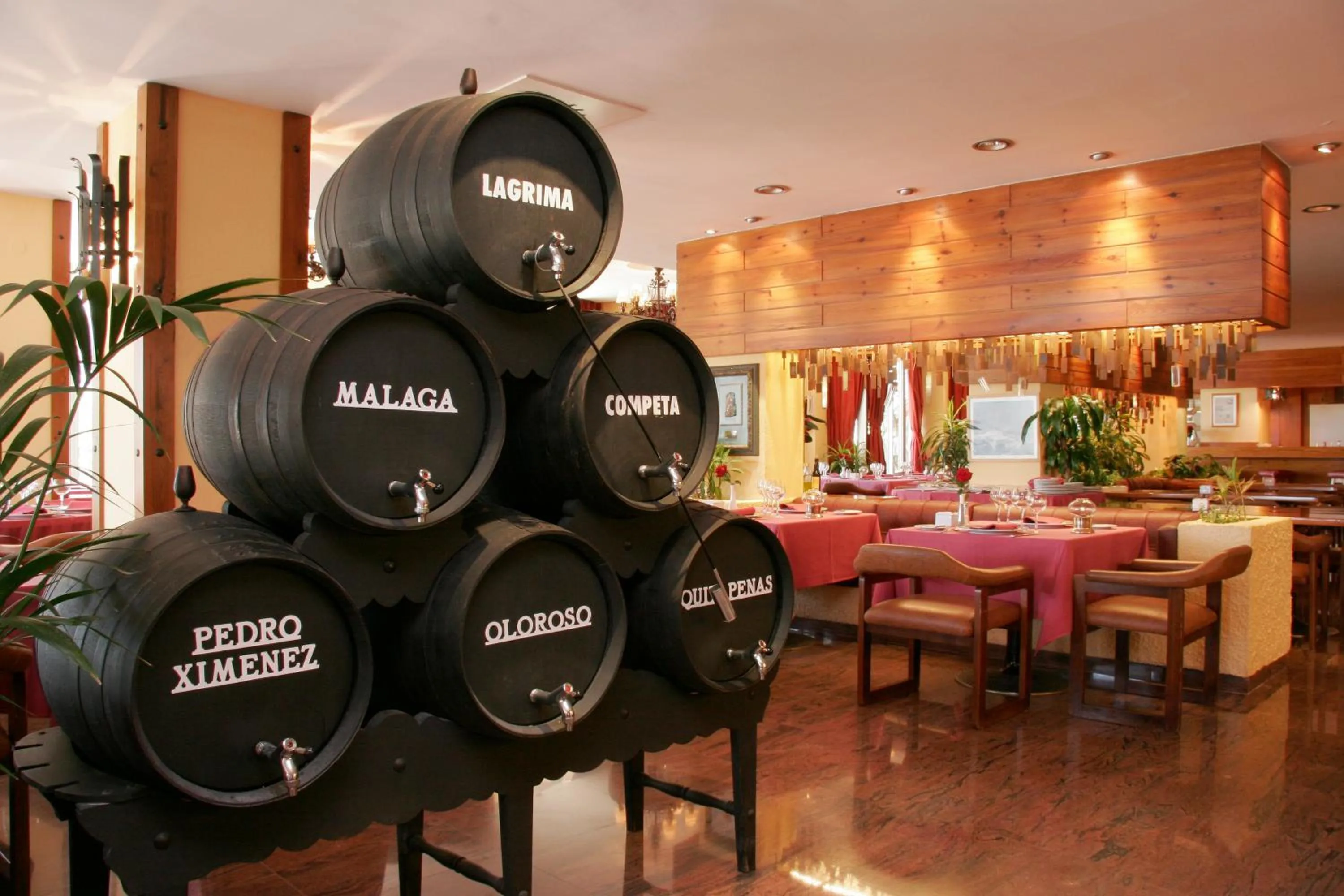 Restaurant/places to eat in Hotel Apartamentos Bajondillo