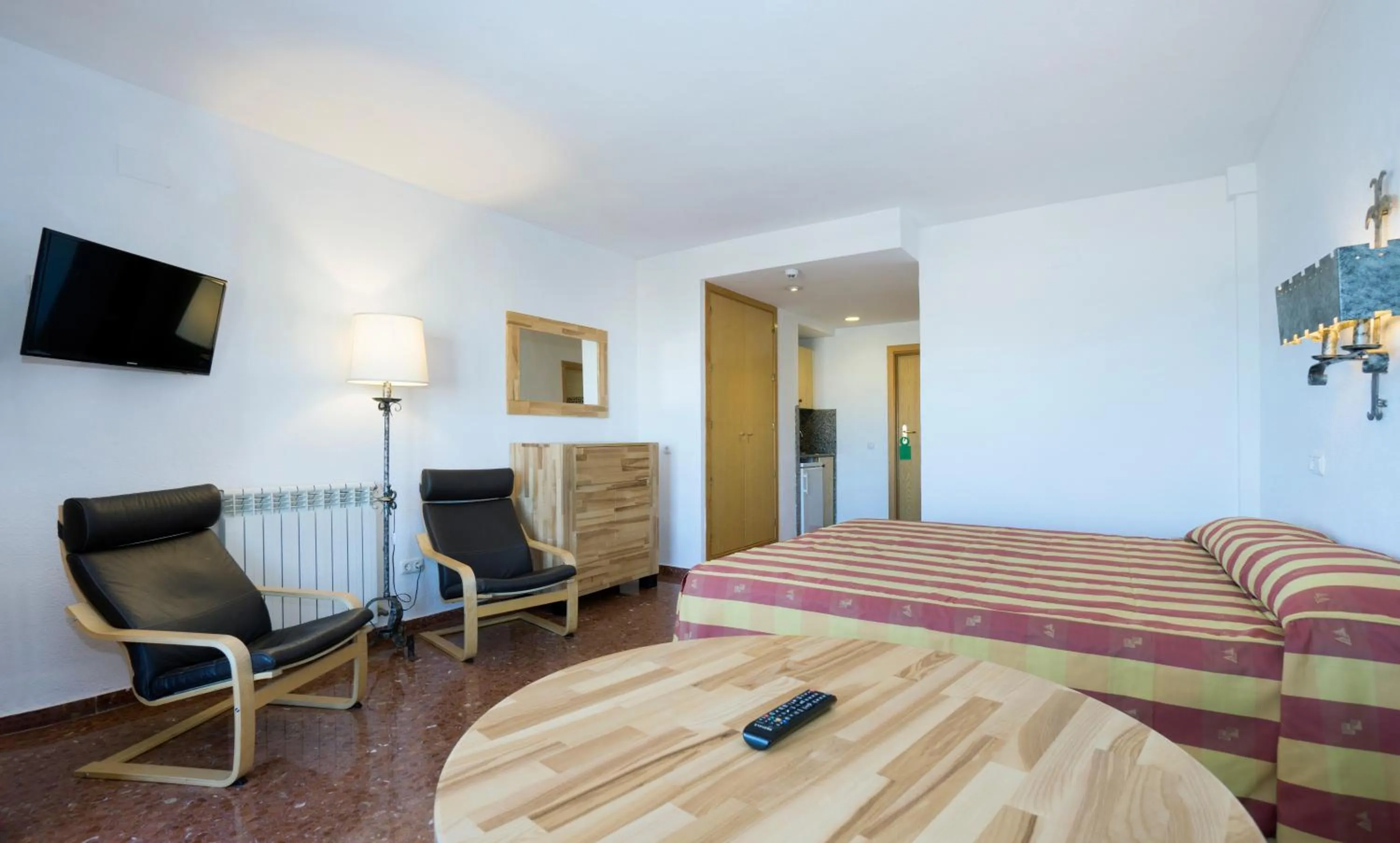 Photo of the whole room, Bed in Hotel Apartamentos Bajondillo