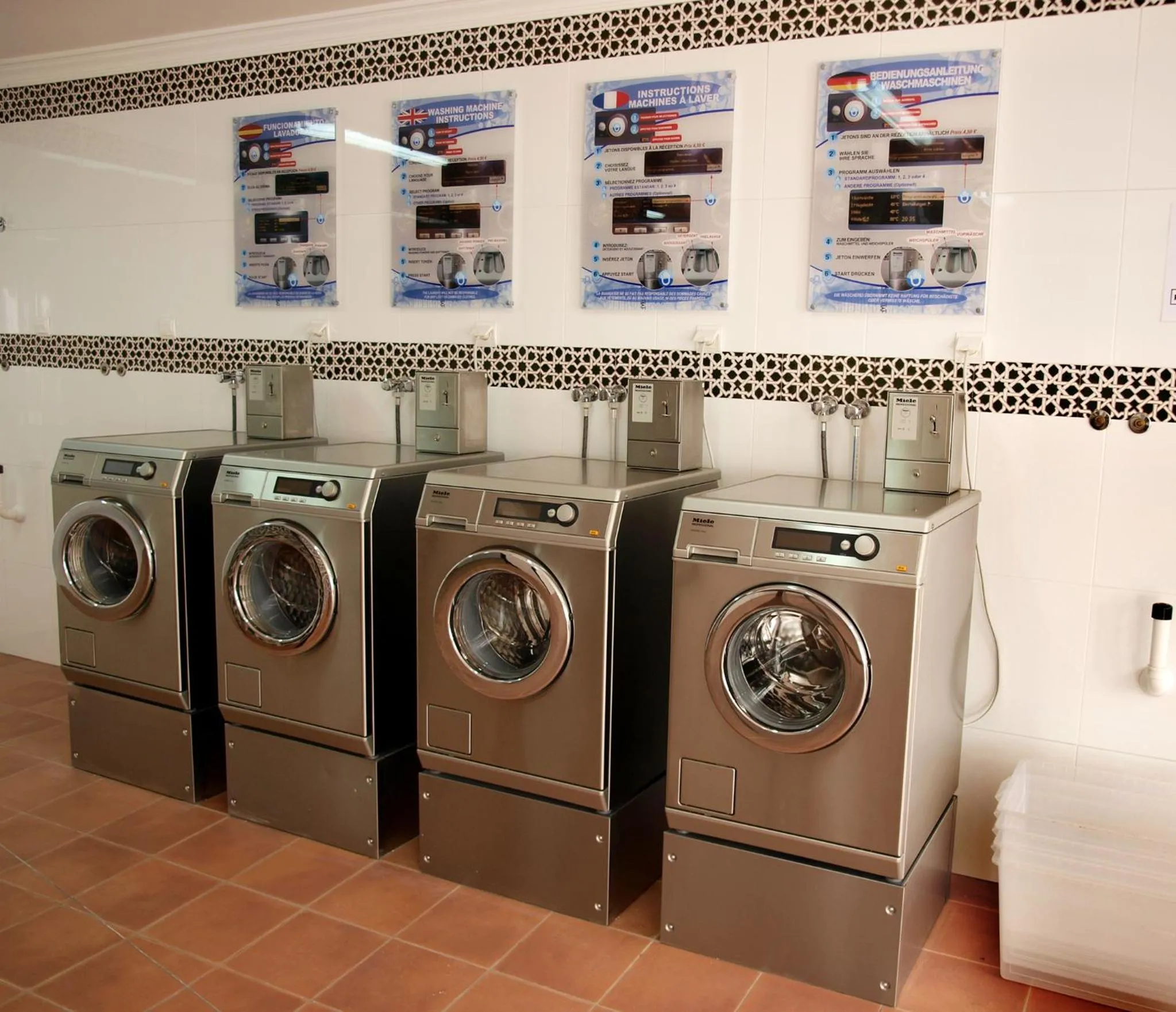 Area and facilities in Hotel Apartamentos Bajondillo