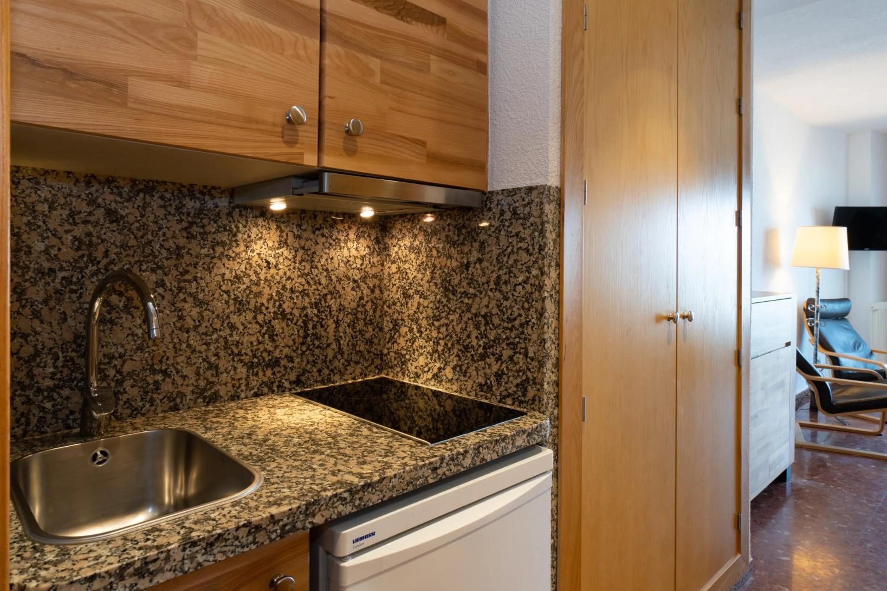 Kitchen or kitchenette in Hotel Apartamentos Bajondillo