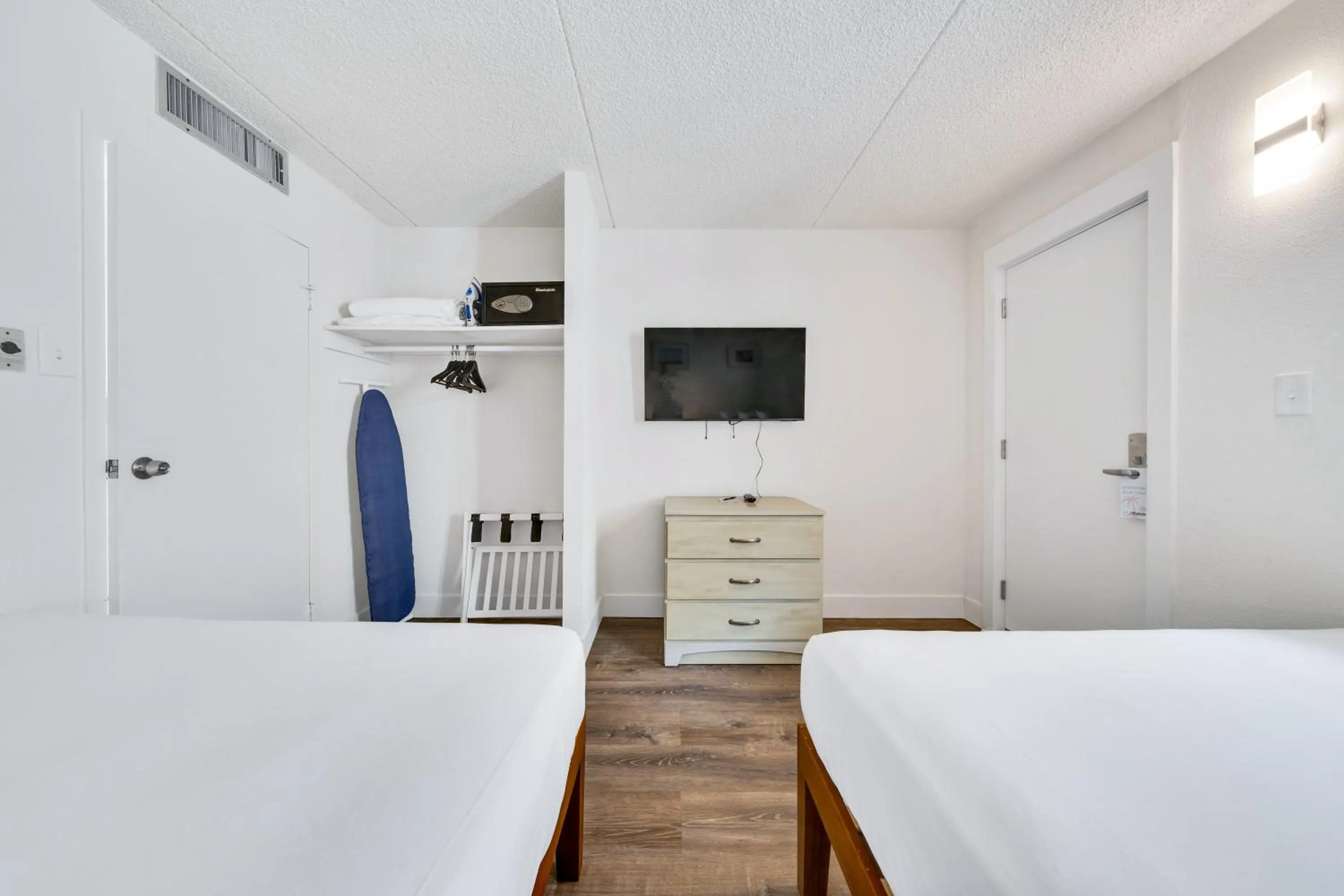 Bedroom, Bed in Madison Resort Wildwood Crest