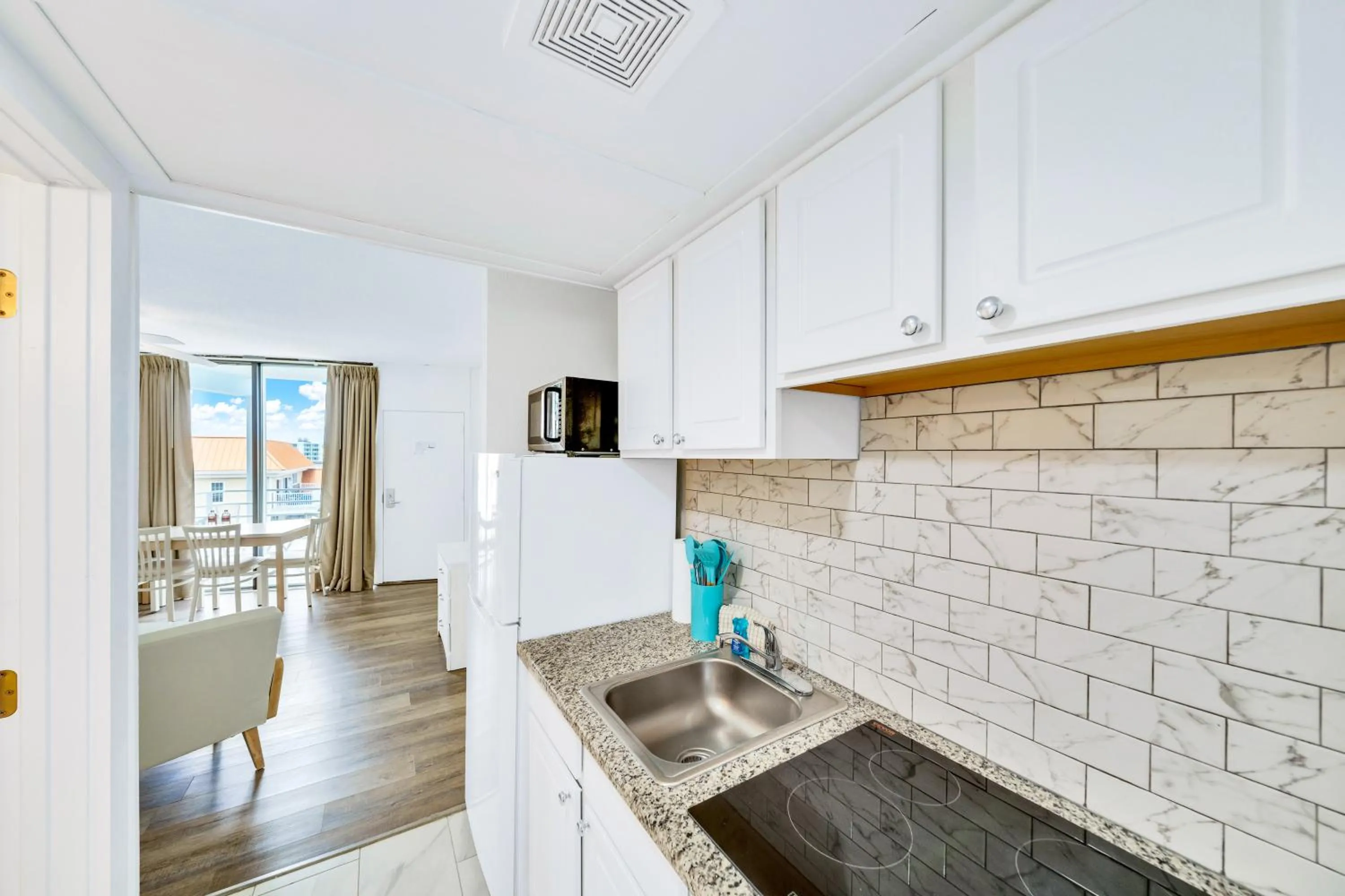 Kitchen or kitchenette in Madison Resort Wildwood Crest