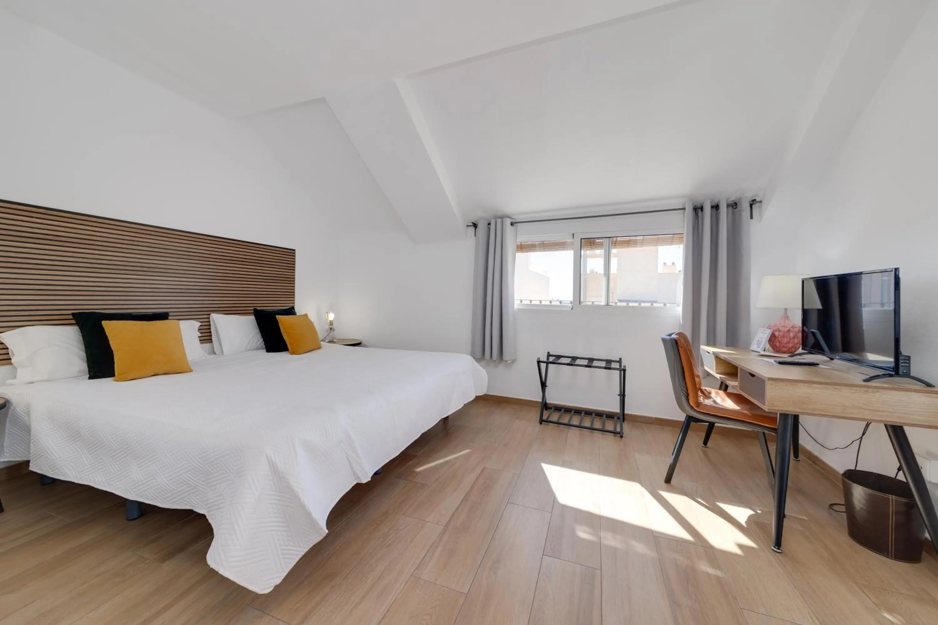 Bedroom, Bed in Hotel Madrid