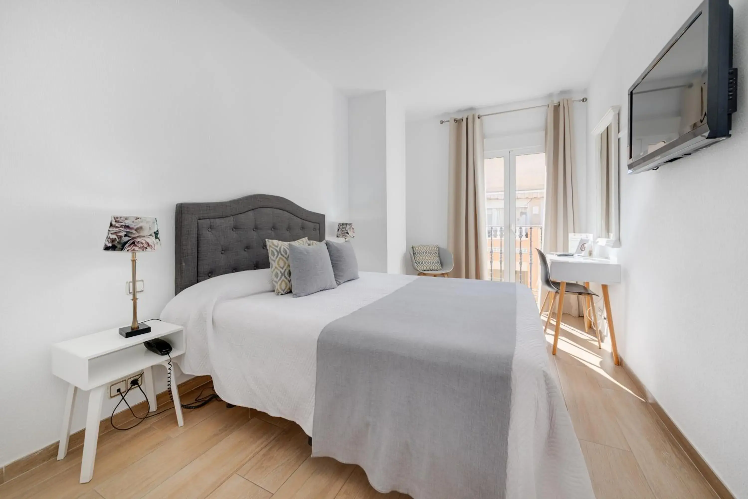 Bedroom, Bed in Hotel Madrid Bedroom, Bed in Hotel Madrid