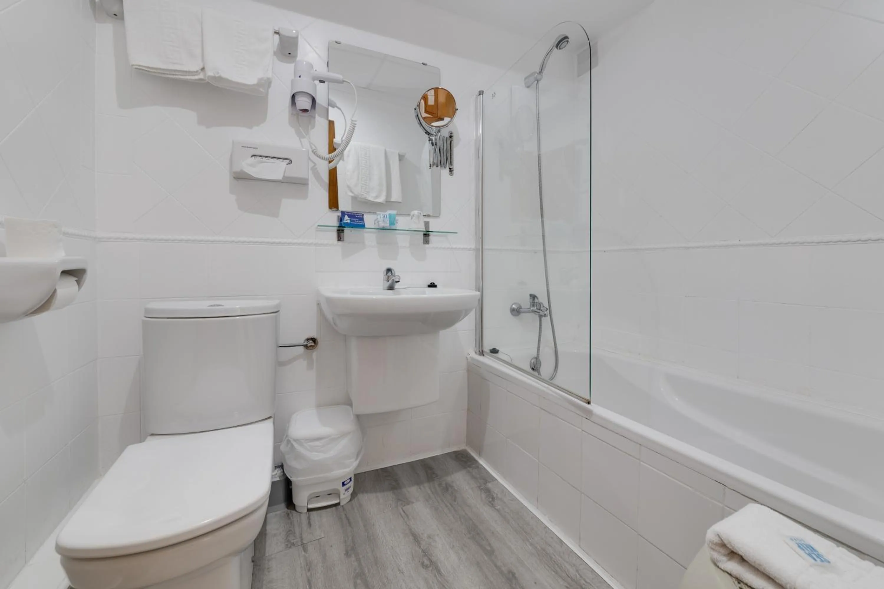 Bathroom in Hotel Madrid