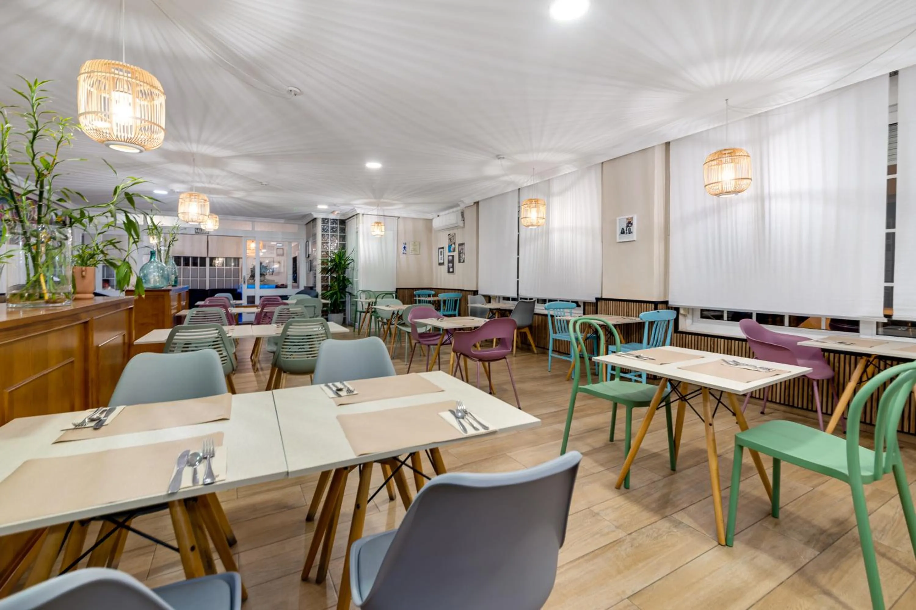 Restaurant/places to eat in Hotel Madrid