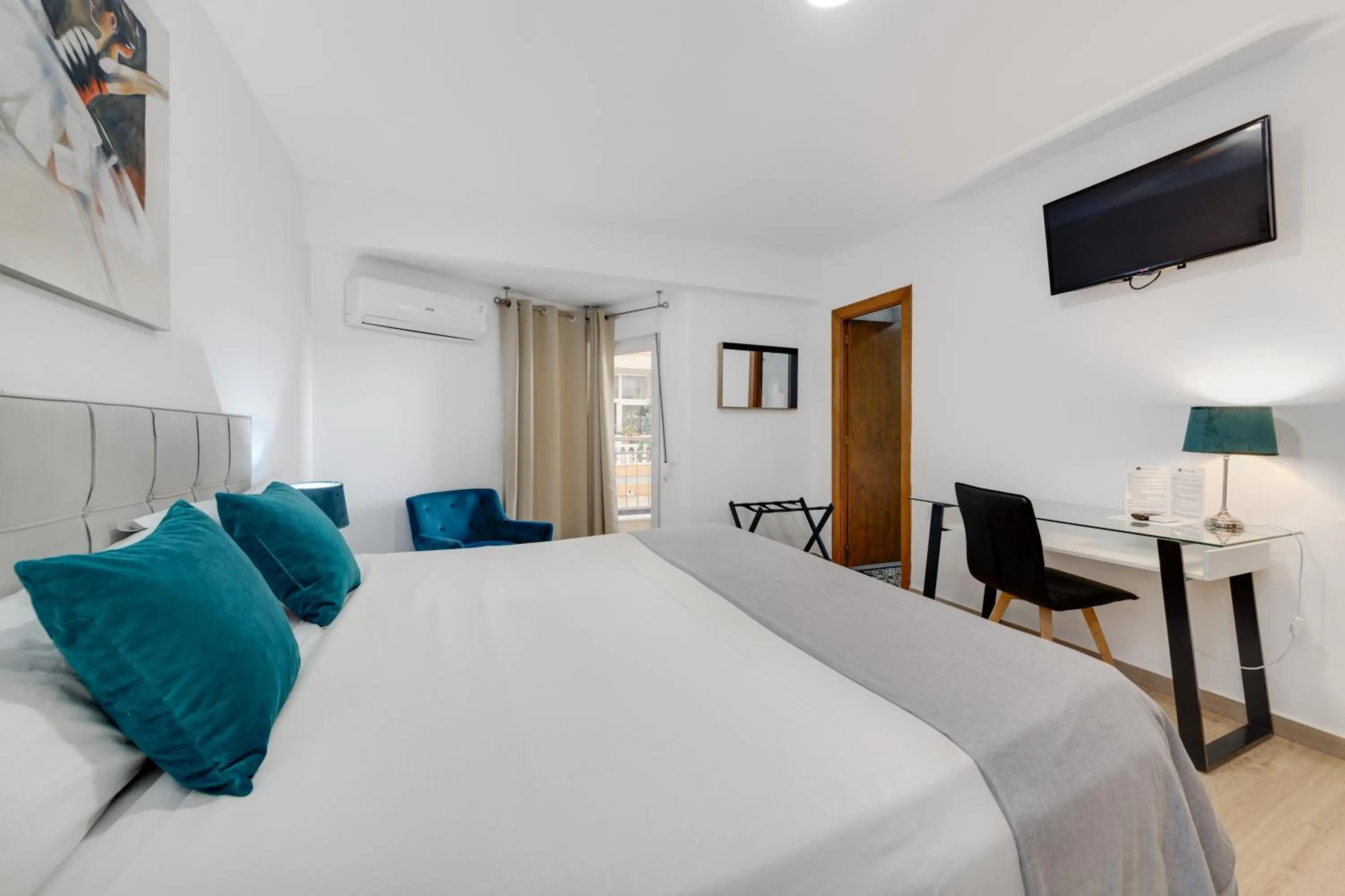 Bedroom, Bed in Hotel Madrid