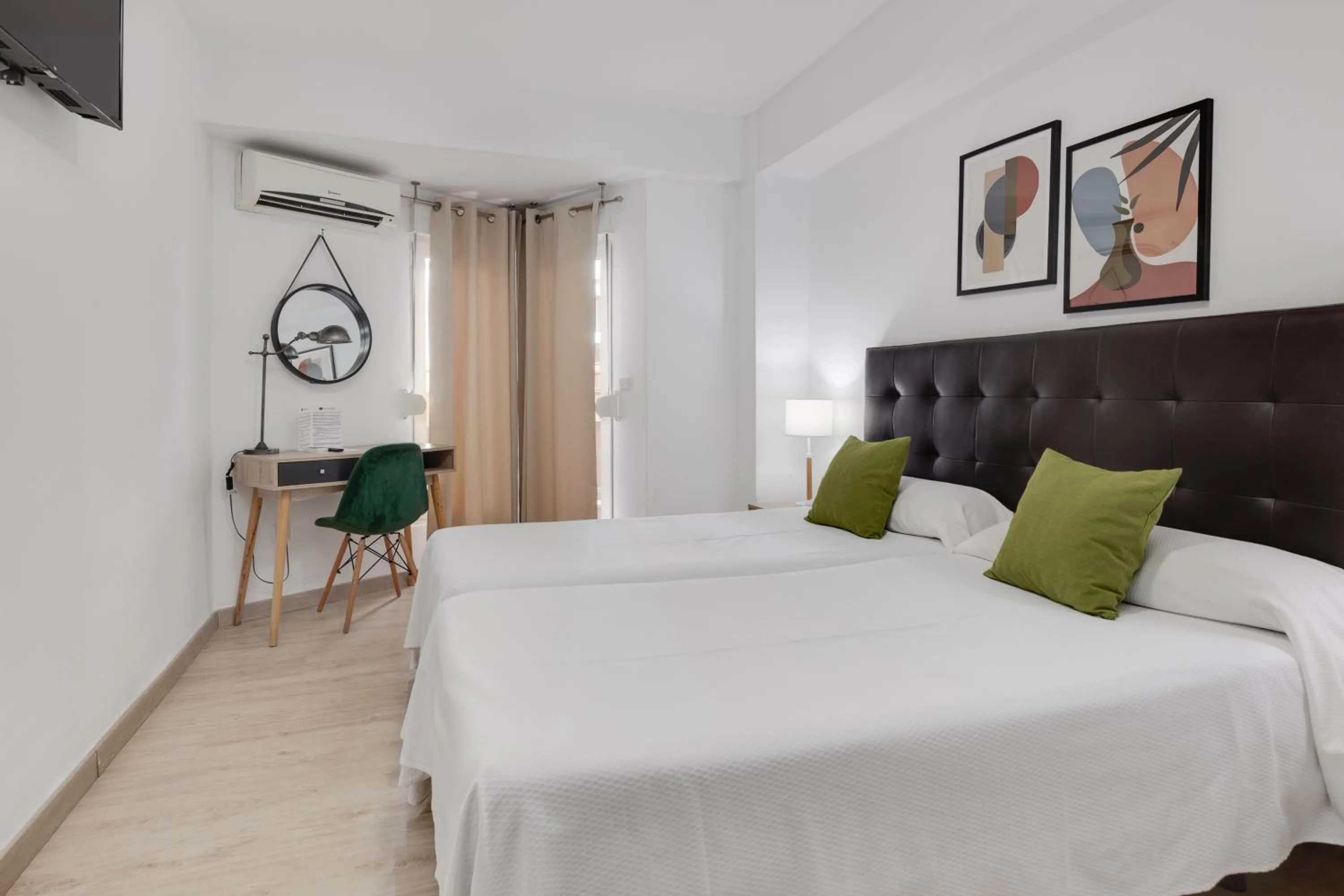 Bedroom, Bed in Hotel Madrid