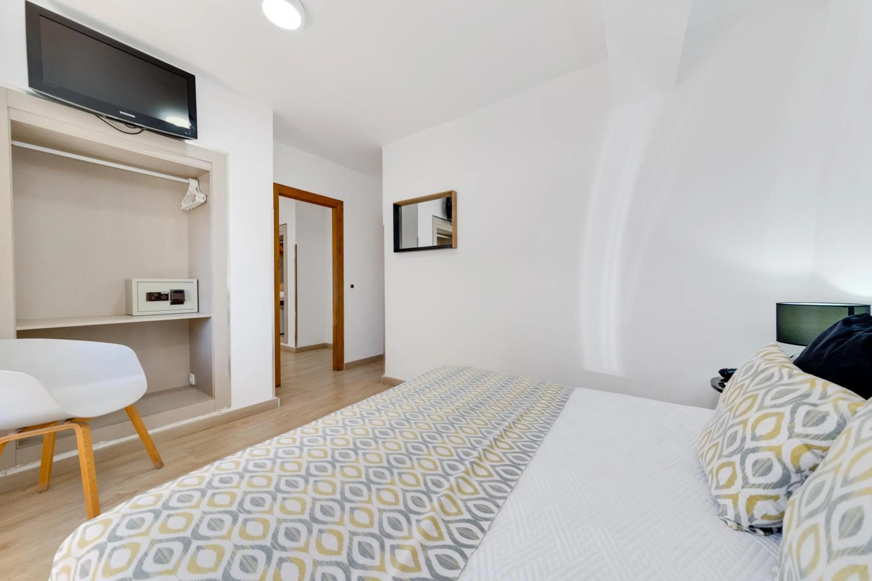 Bedroom, Bed in Hotel Madrid