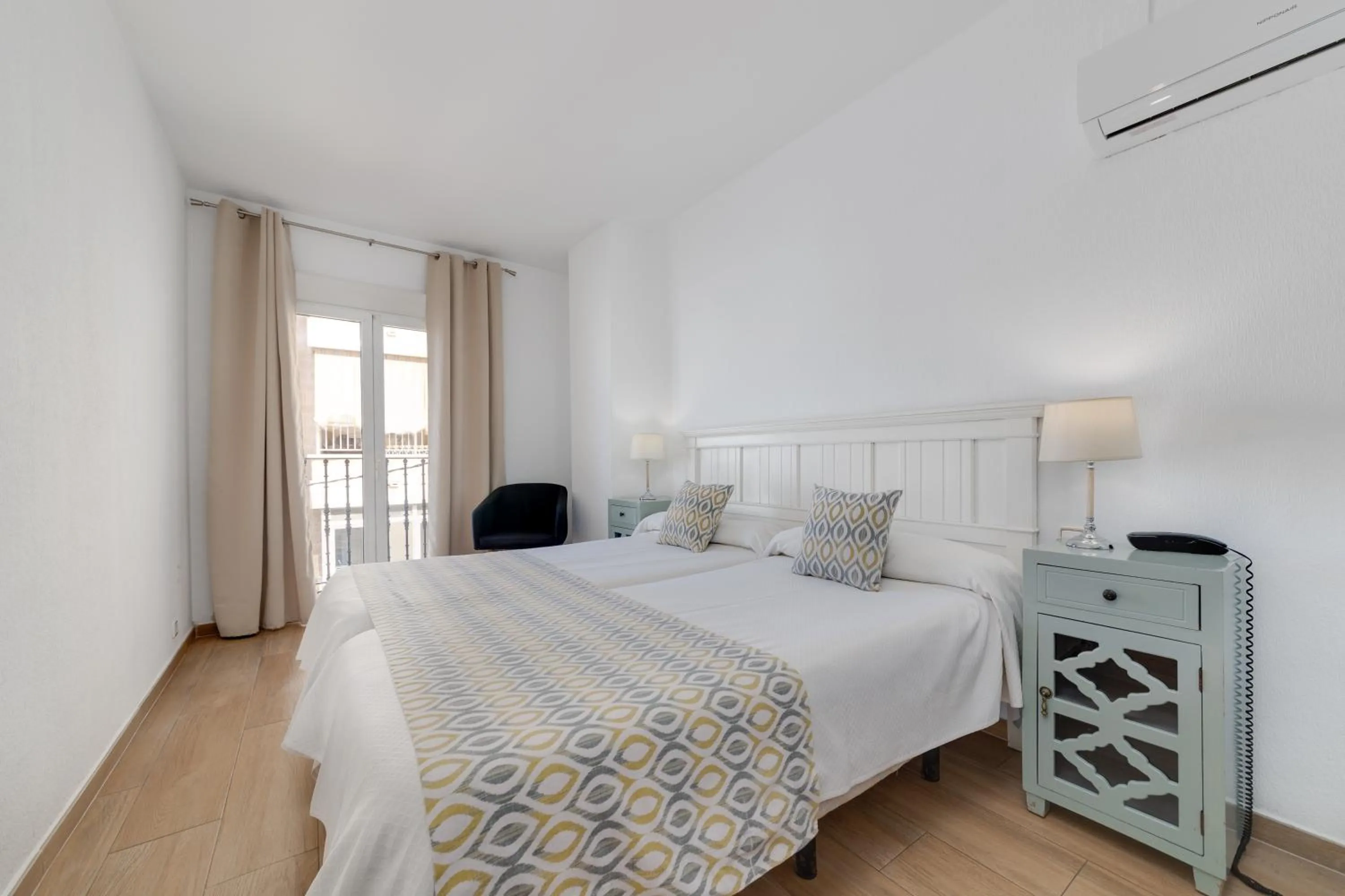 Bedroom, Bed in Hotel Madrid