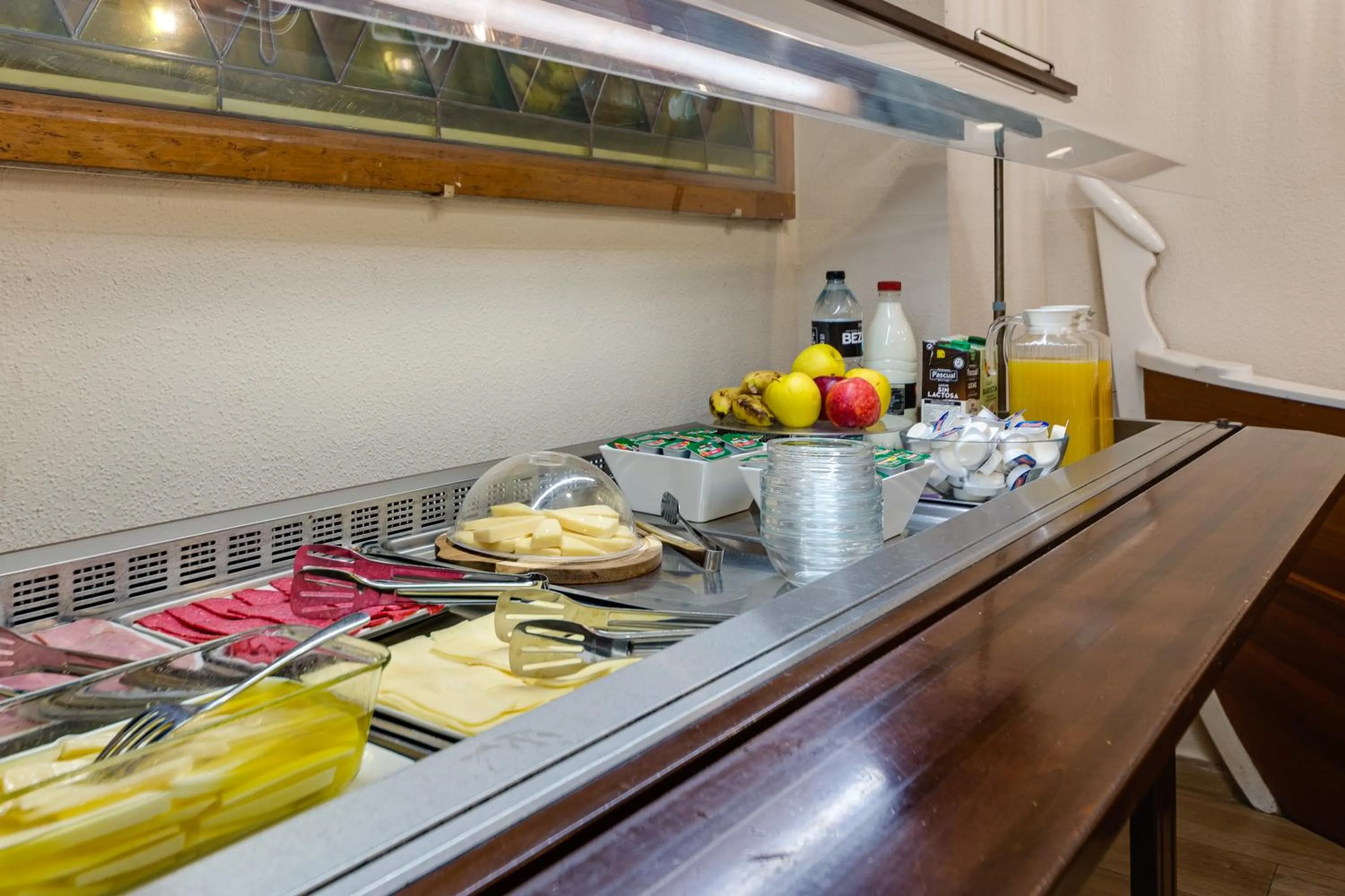 Buffet breakfast in Hotel Madrid