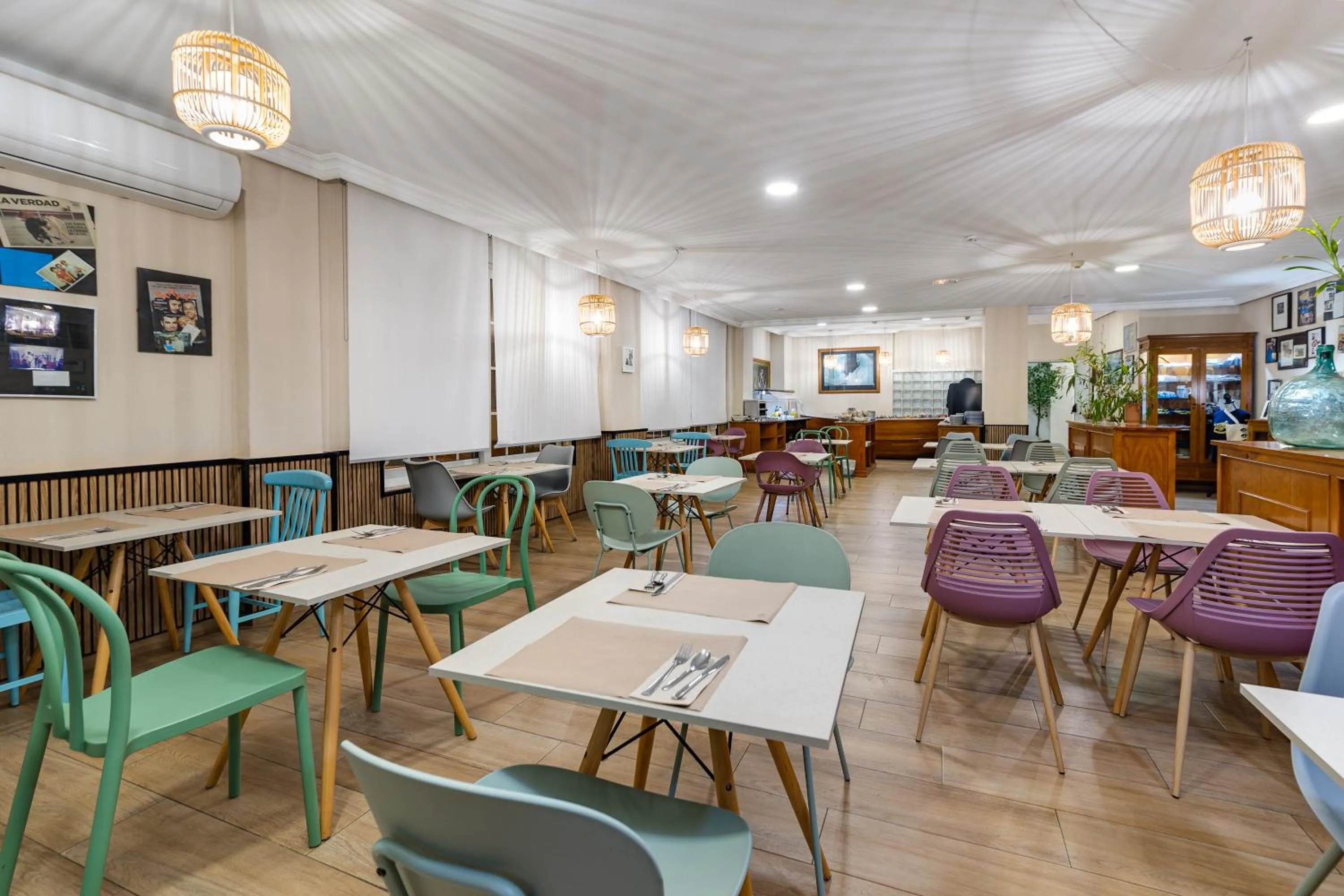 Restaurant/places to eat in Hotel Madrid