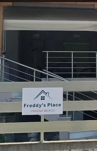FREDDY'S PLACE