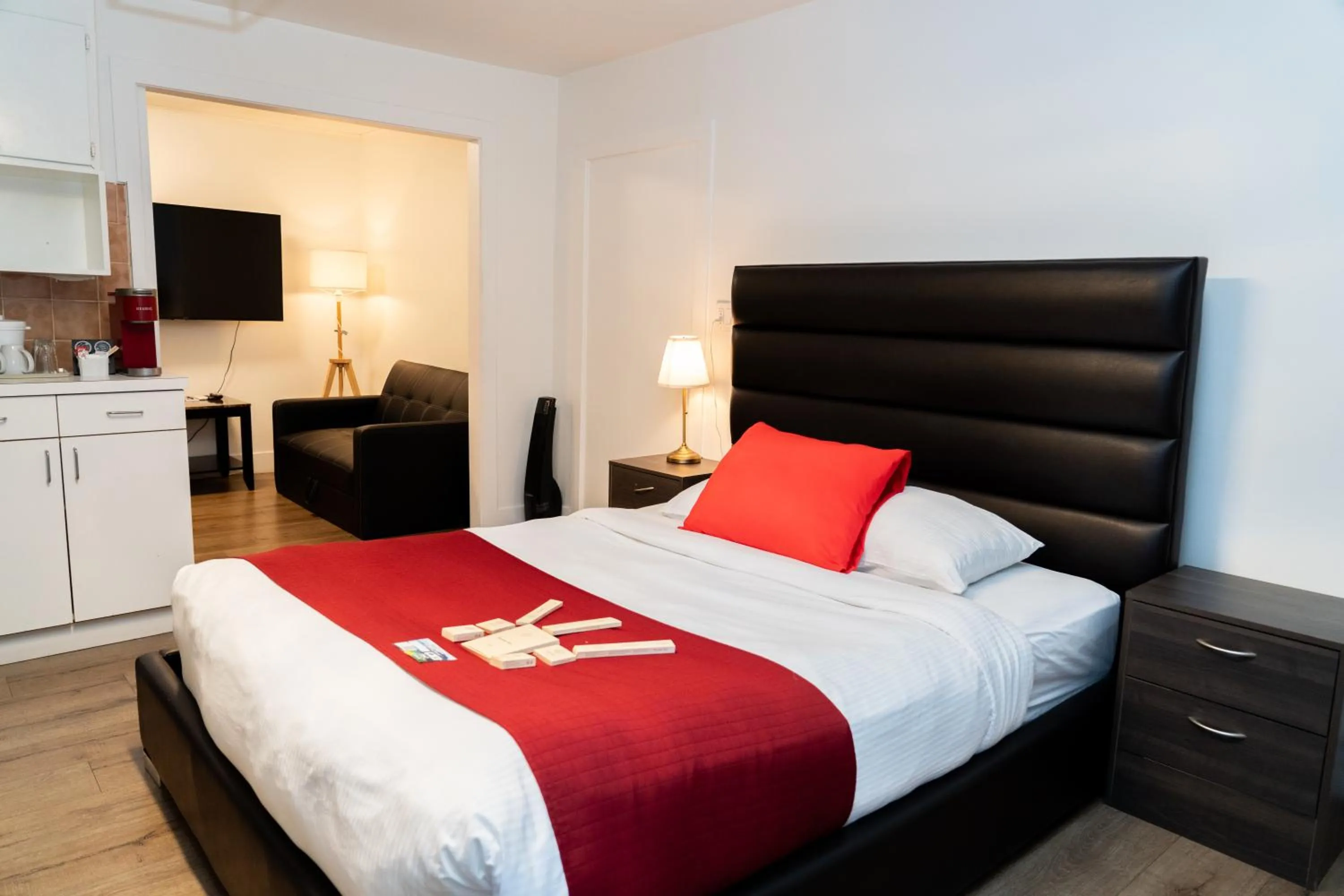 Bed in Mountain View Hope Motel