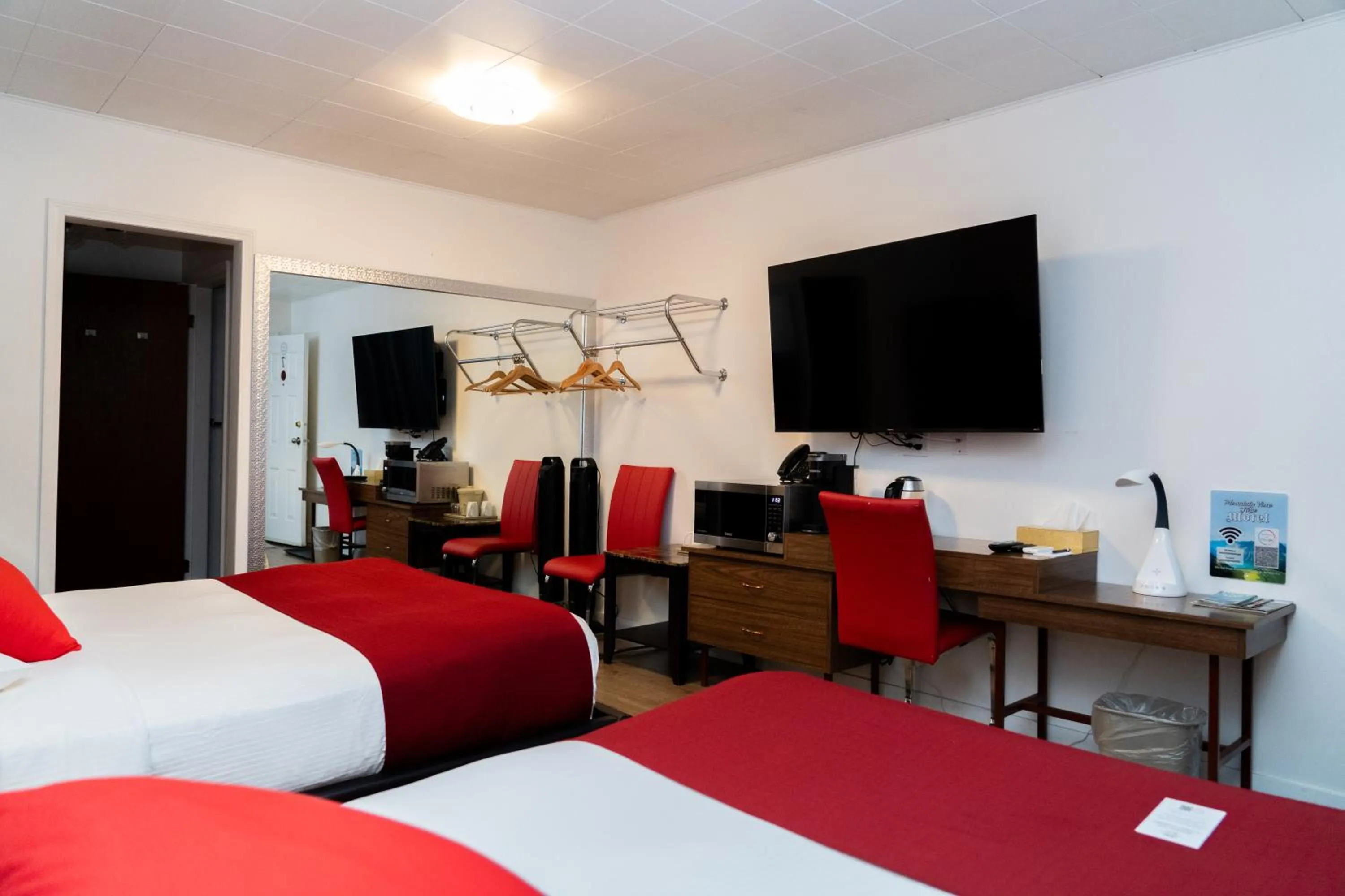 Bed in Mountain View Hope Motel