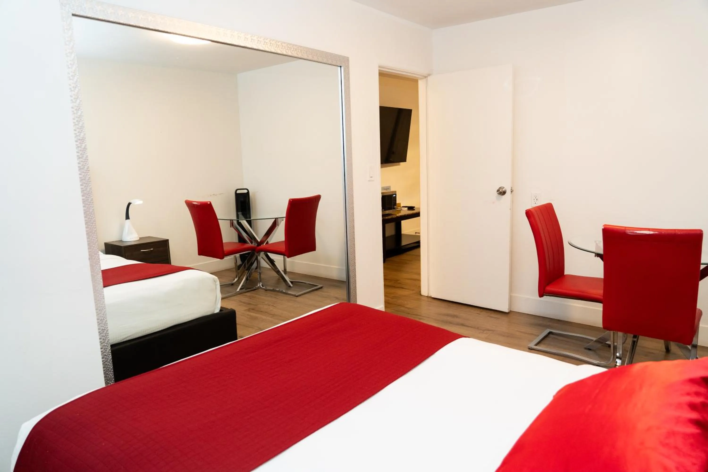 Bed in Mountain View Hope Motel