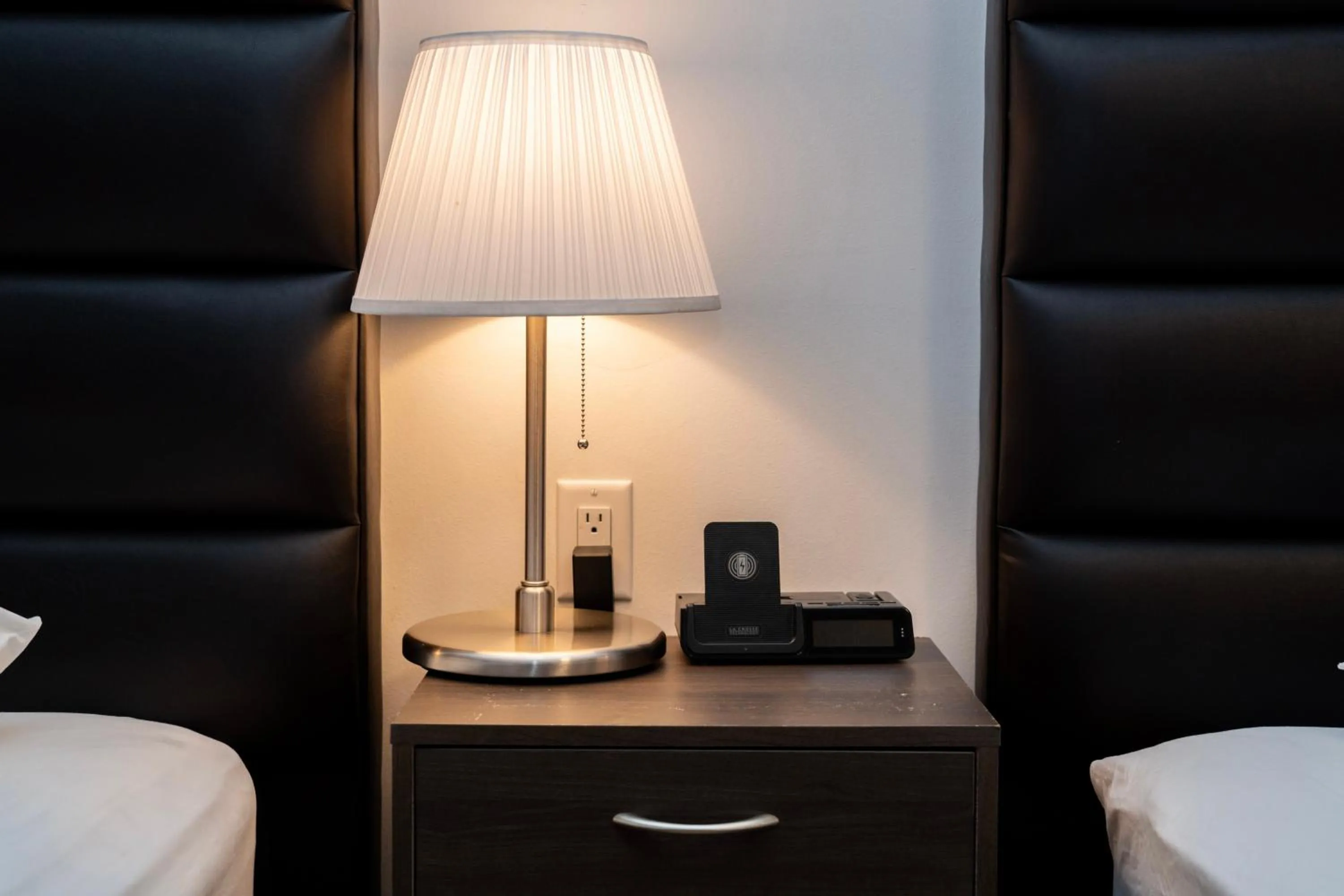 Bed in Mountain View Hope Motel