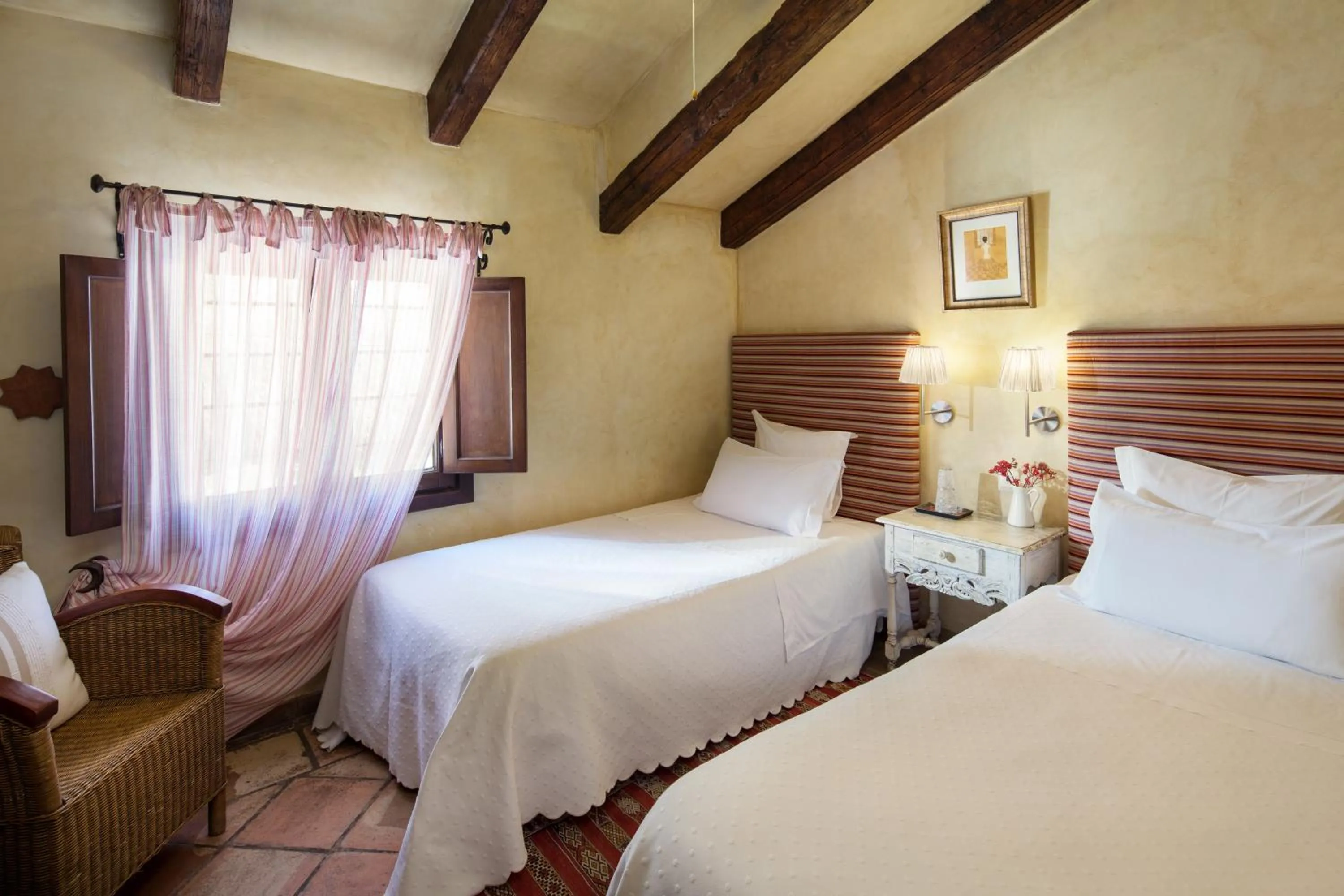 Photo of the whole room, Bed in Alavera de los Baños