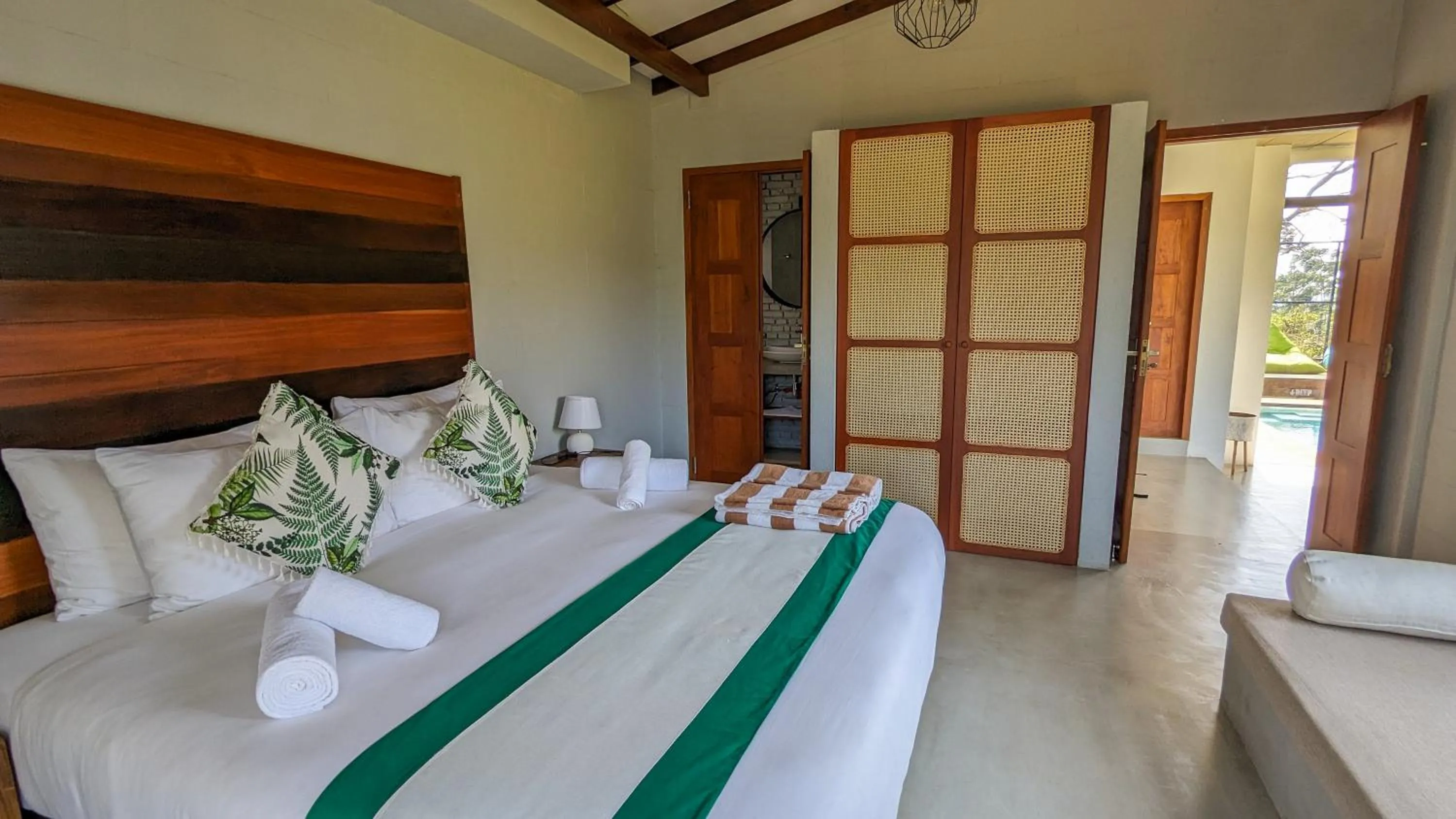 Photo of the whole room, Bed in Misty Villa by DBI