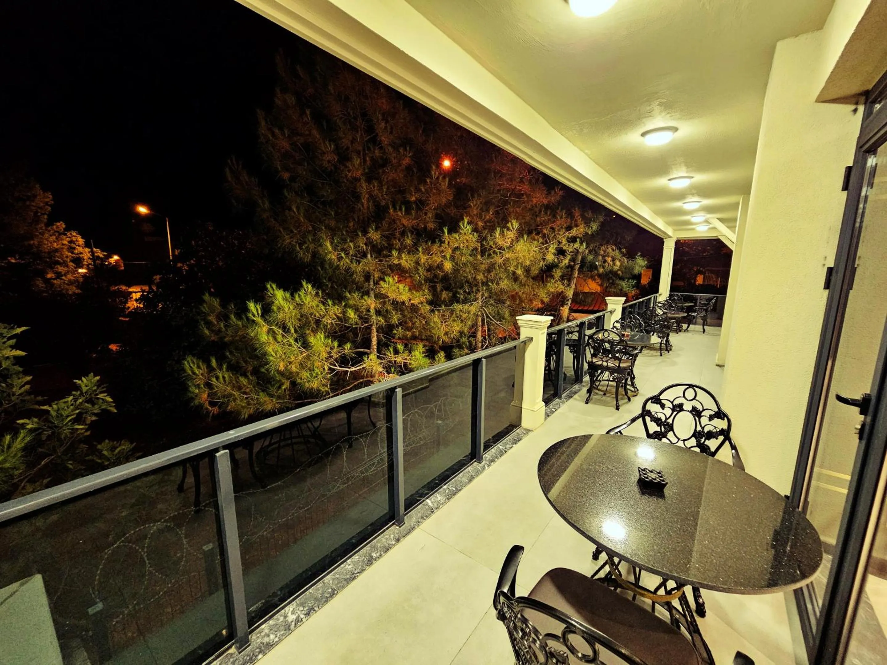 Night in Asur Imperıal Hotel
