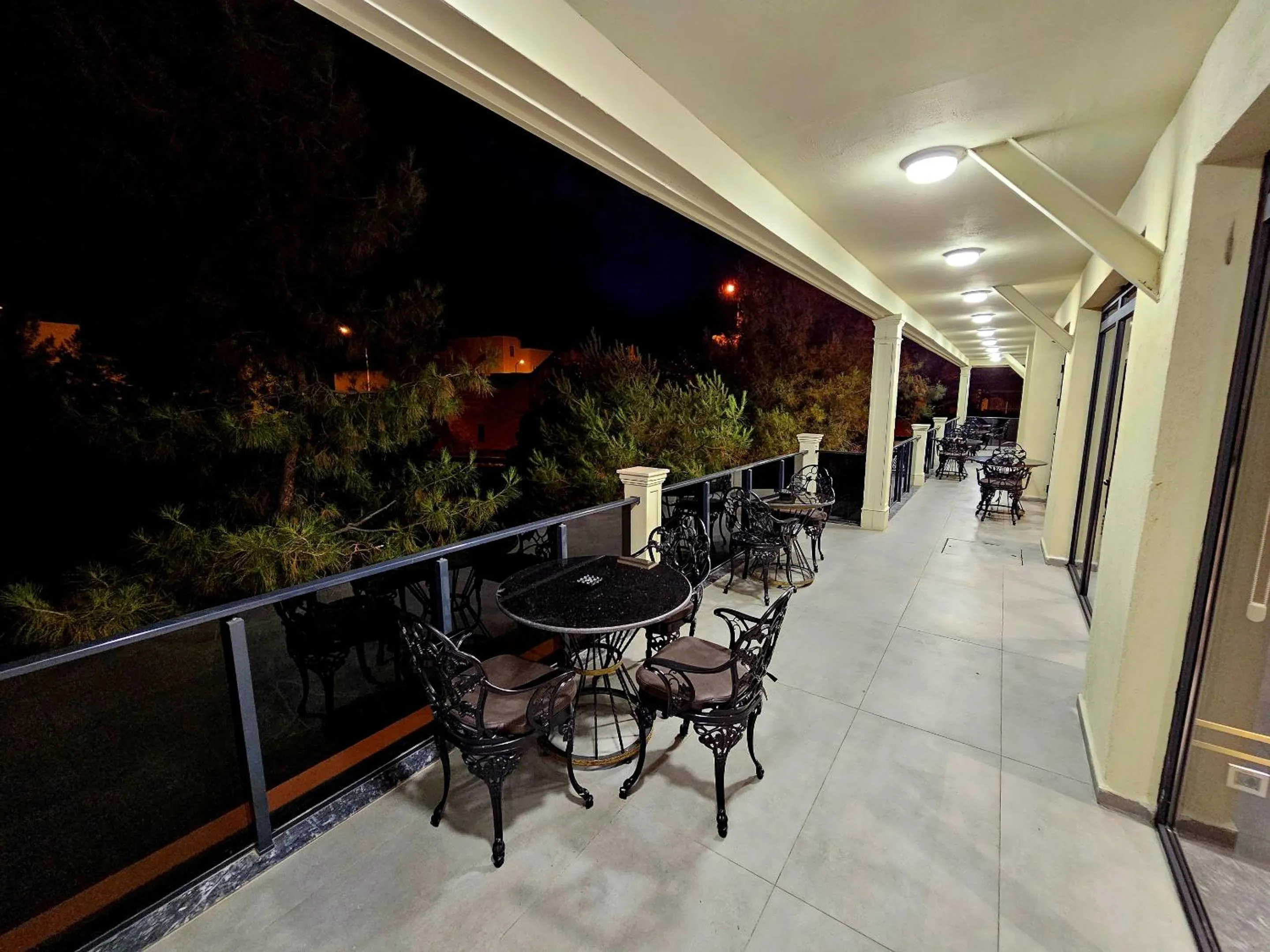 Night in Asur Imperıal Hotel