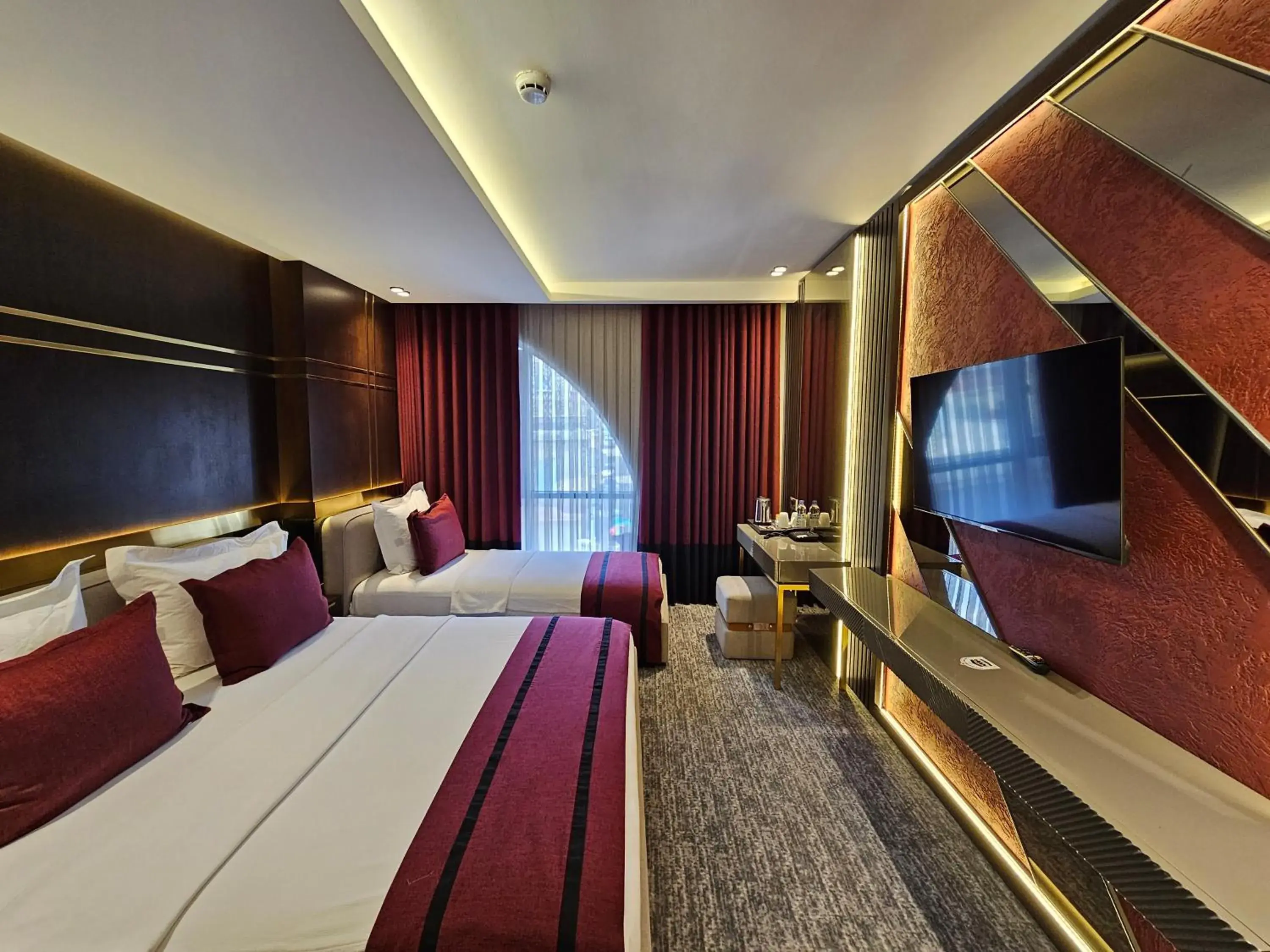 Photo of the whole room, Bed in Asur Imperıal Hotel Photo of the whole room, Bed in Asur Imperıal Hotel