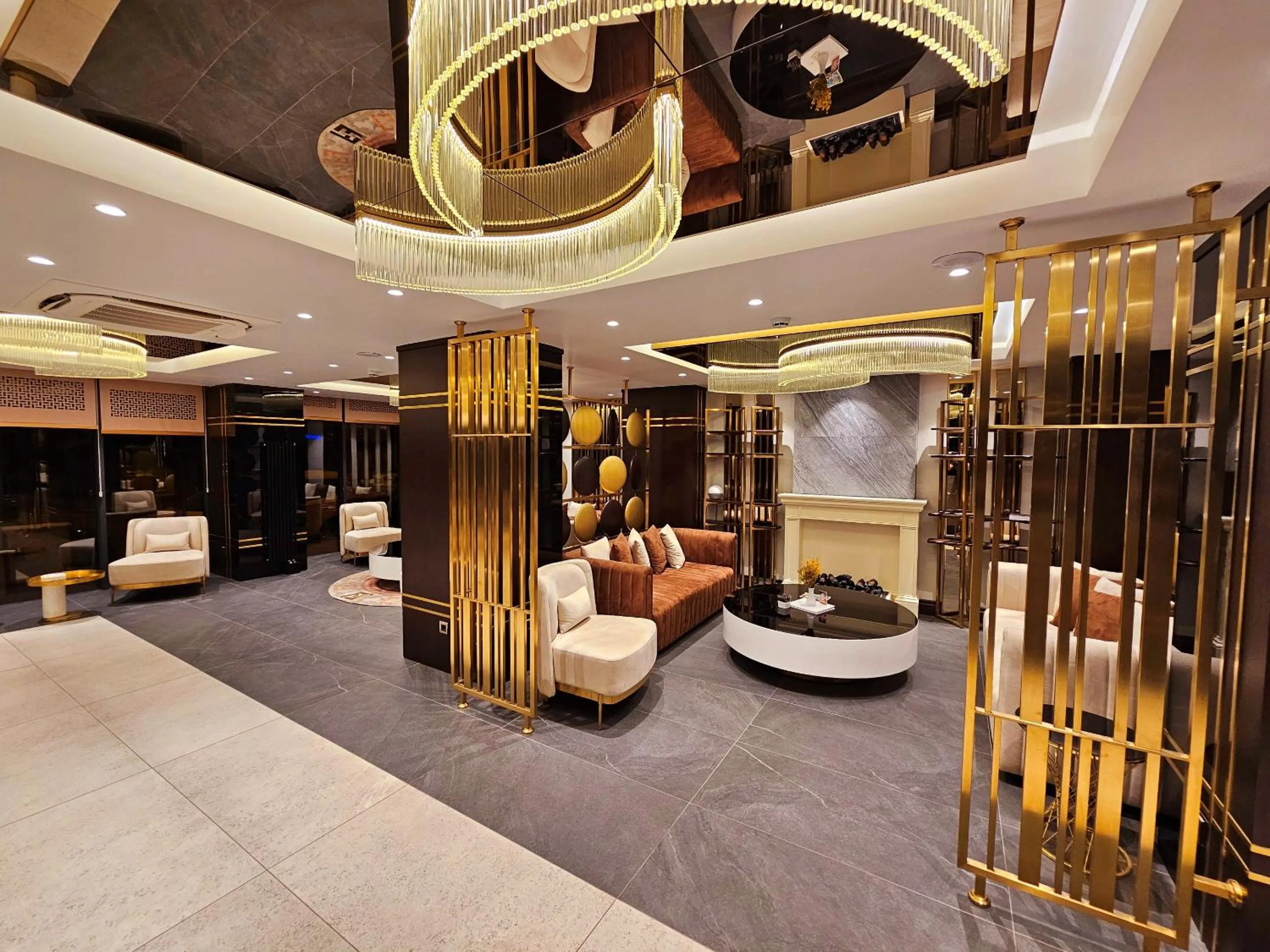 Communal lounge/ TV room in Asur Imperıal Hotel