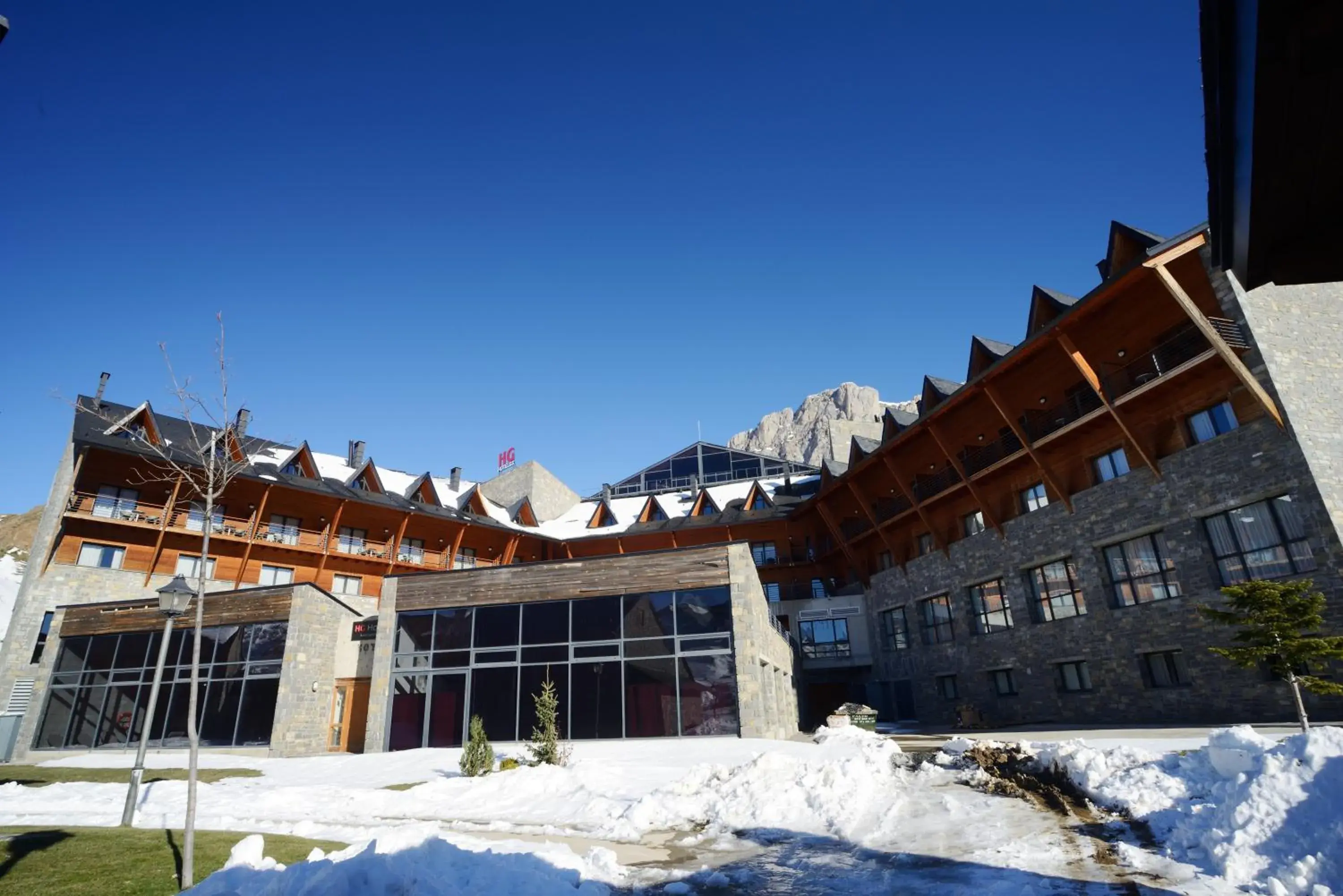 Facade/entrance in HG Alto Aragón Facade/entrance in HG Alto Aragón
