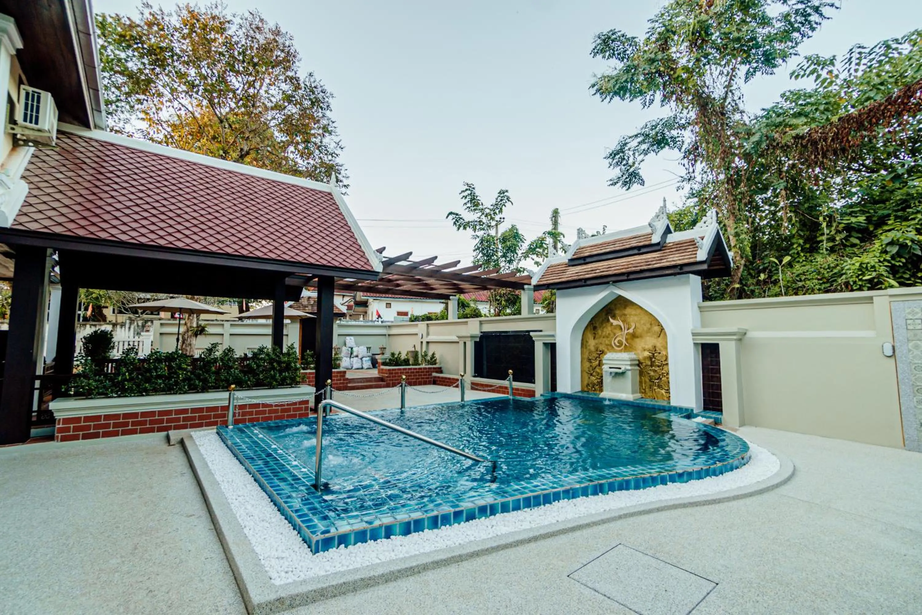 Pool view in Lux Hotel