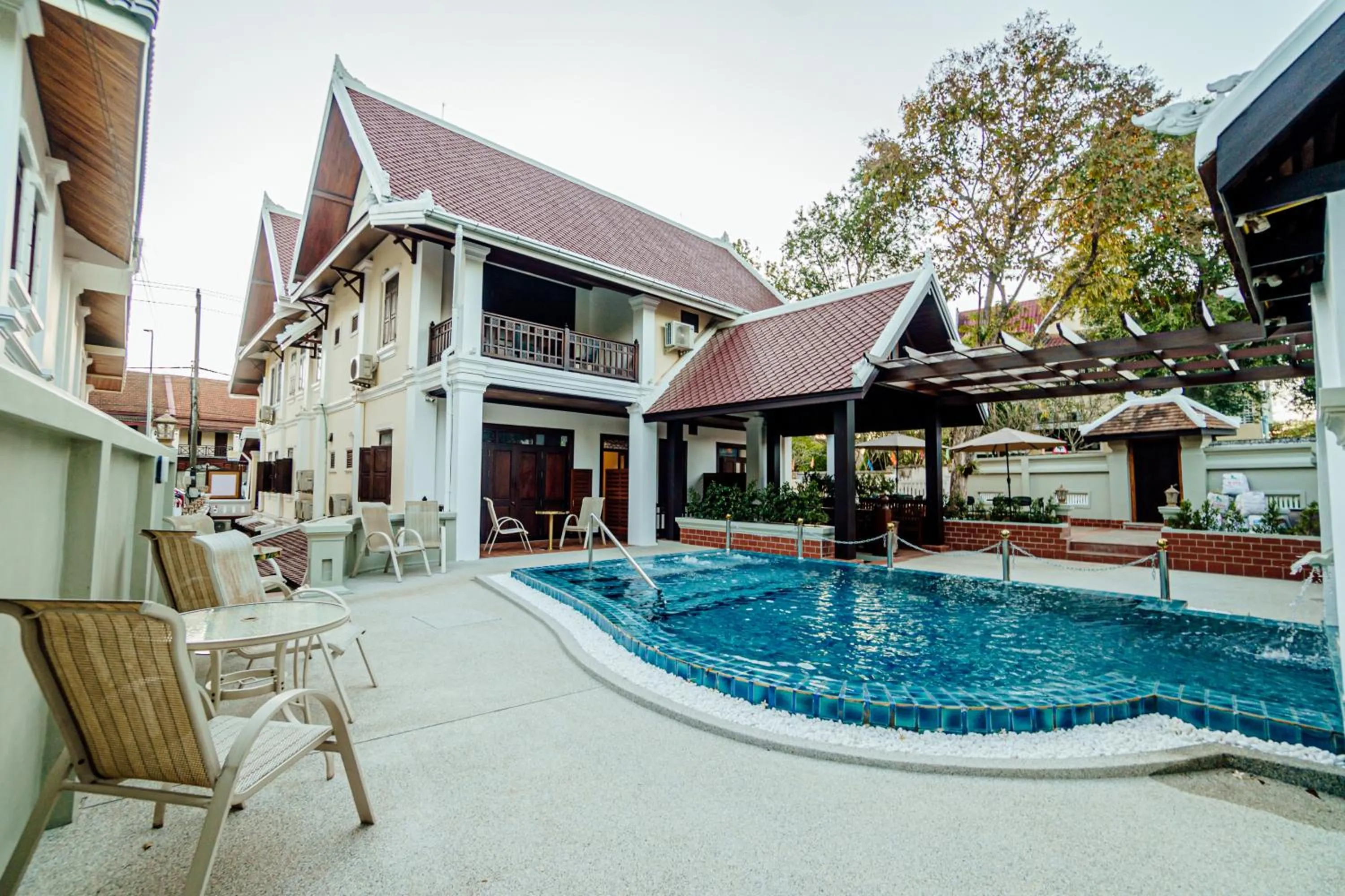Pool view in Lux Hotel