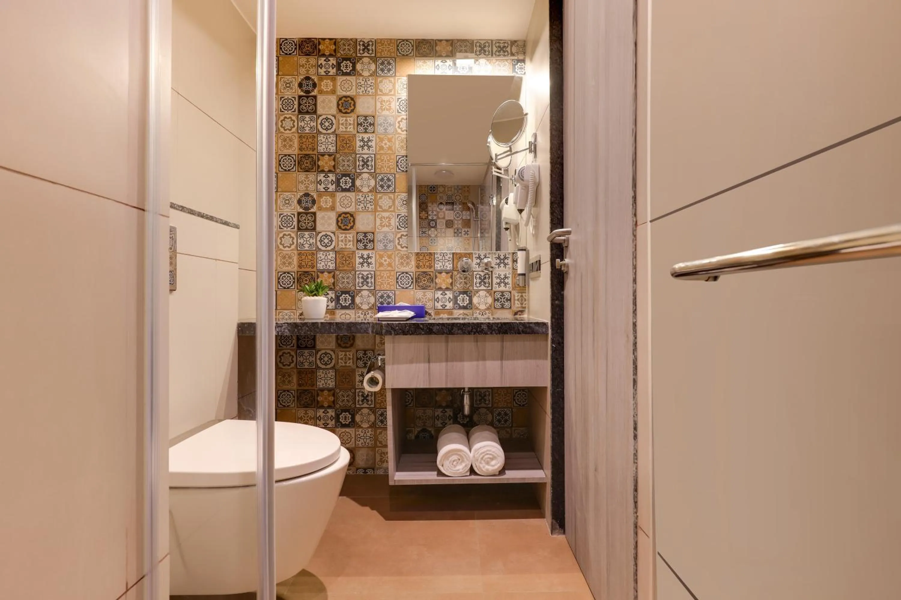 Bathroom in Keys Lite by Lemon Tree Hotels, Vadodara