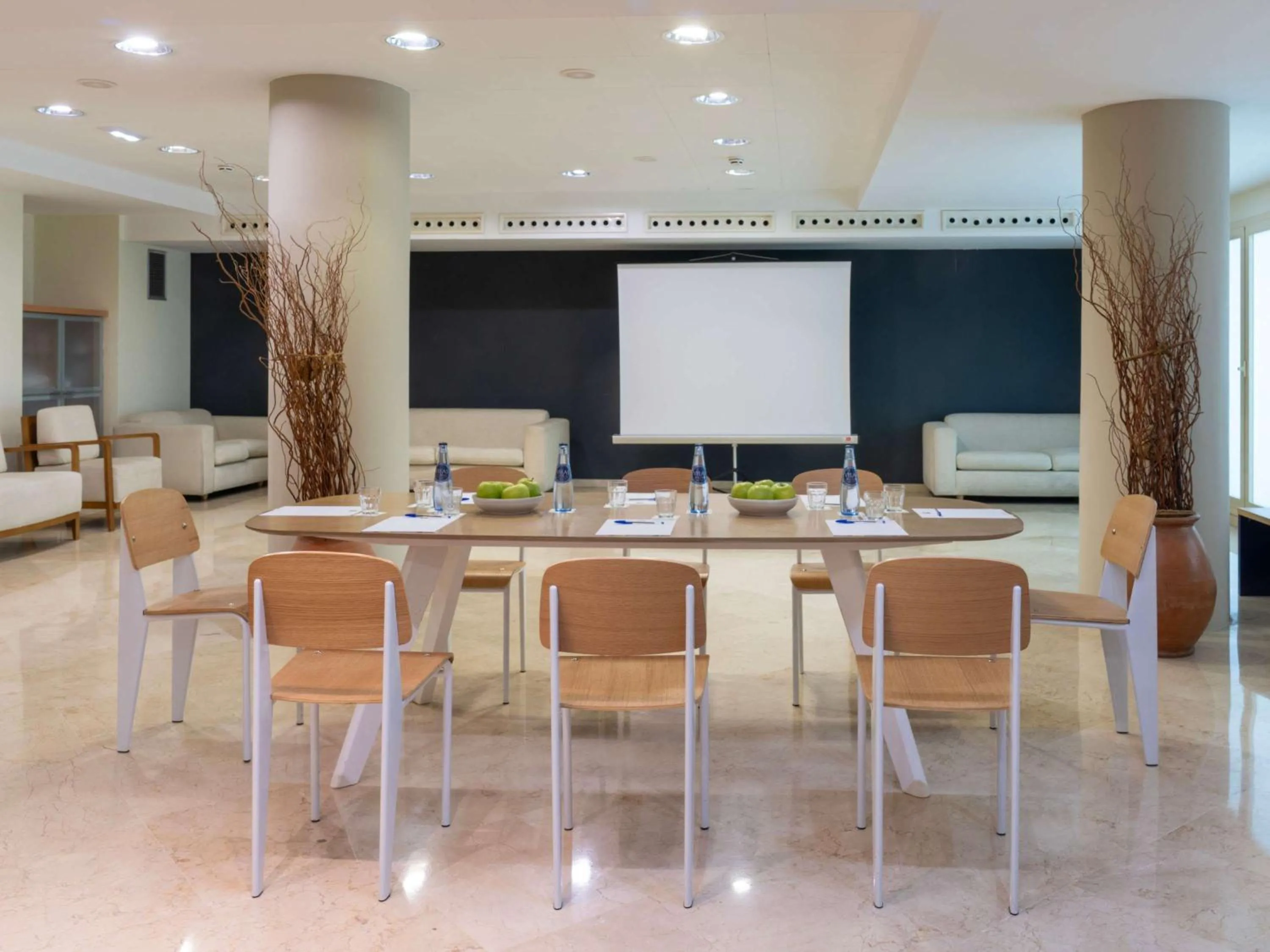 Meeting/conference room in Ibis Styles Zaragoza Centro