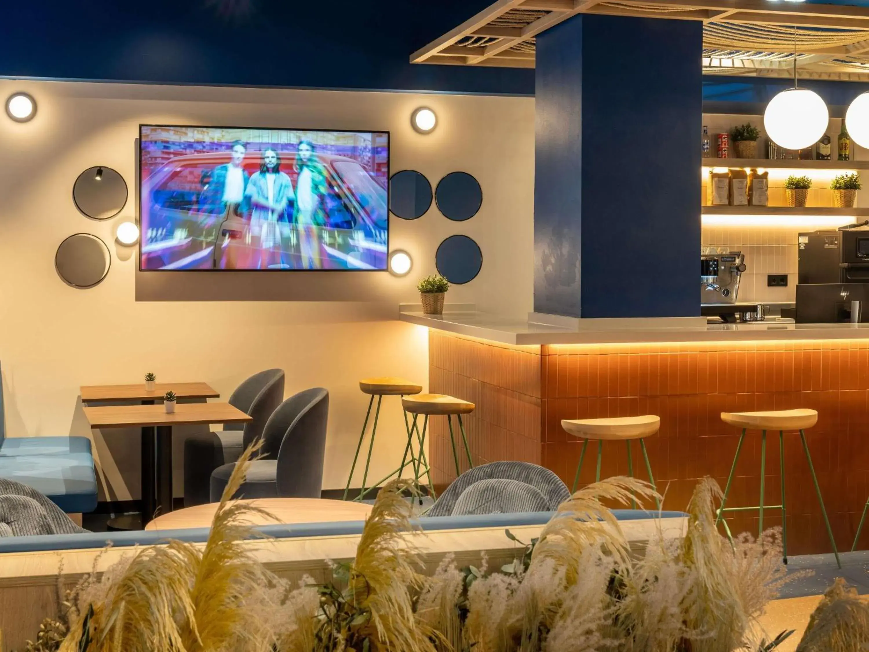 Lounge or bar in Ibis Styles Zaragoza Centro Lounge or bar in Ibis Styles Zaragoza Centro