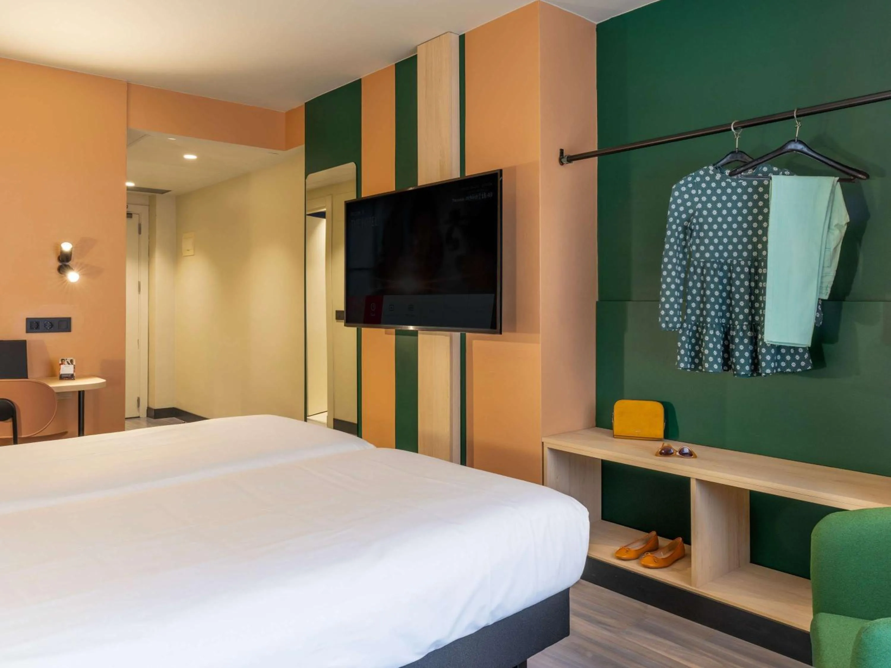 Bedroom, Bed in Ibis Styles Zaragoza Centro