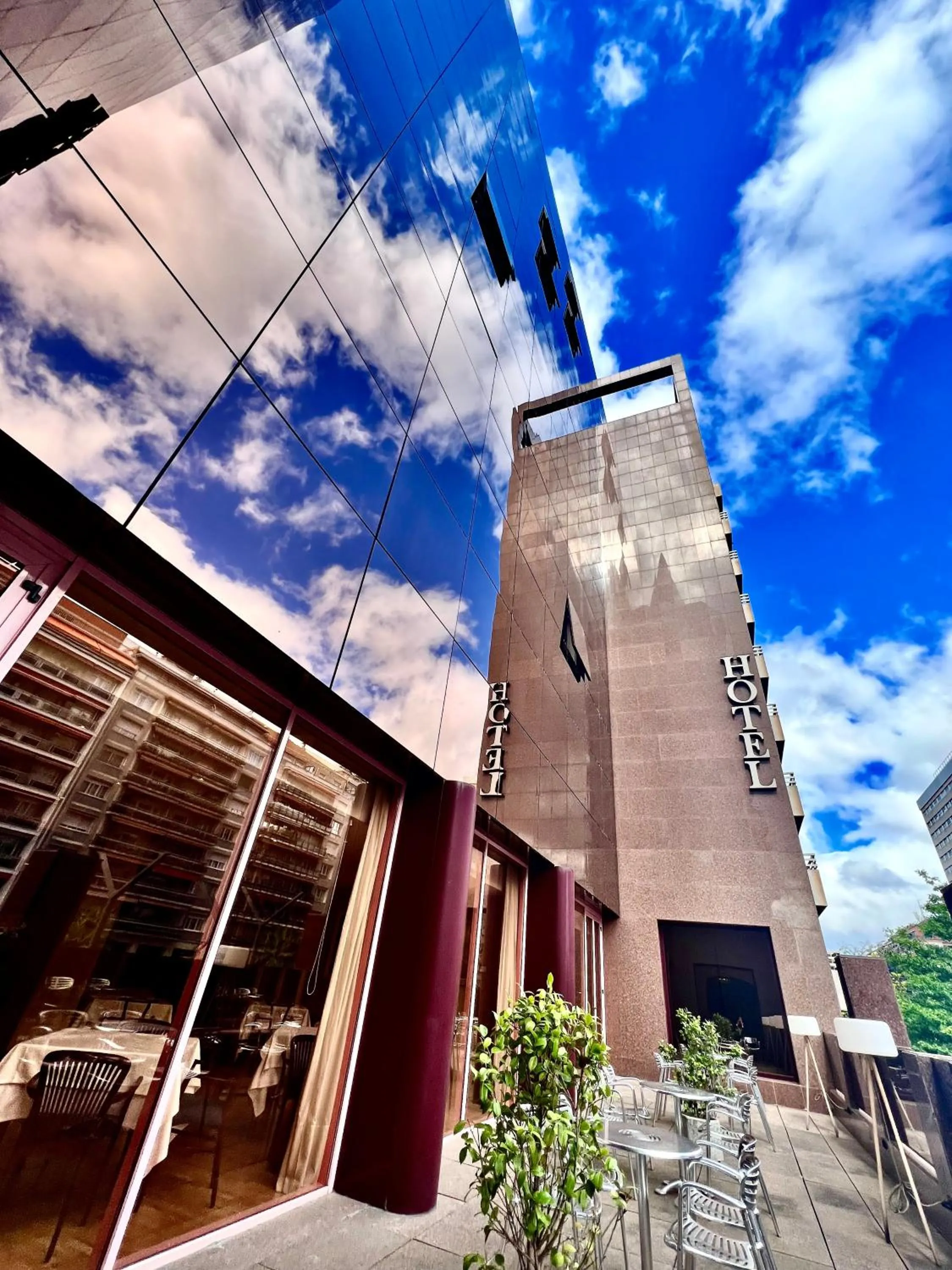 Balcony/Terrace in Mercure Carlton Rioja