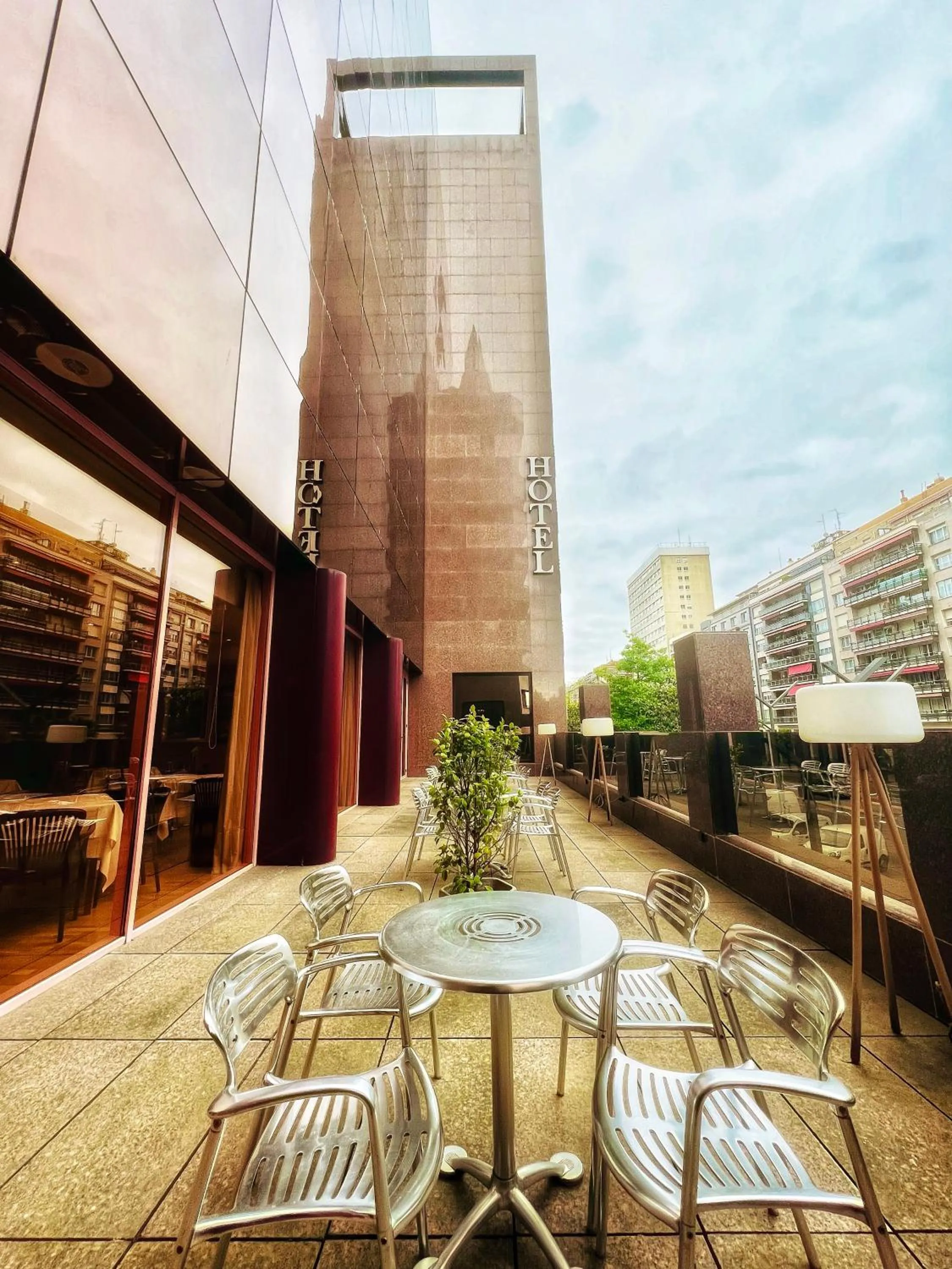 Property building in Mercure Carlton Rioja