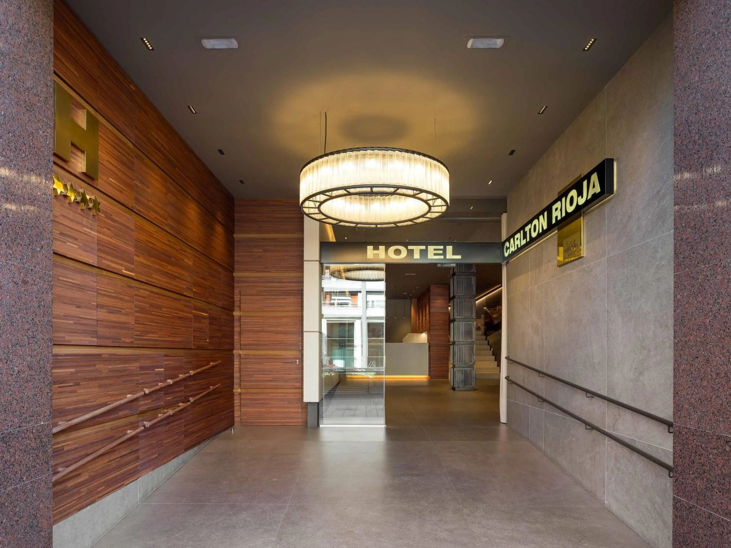 Property building in Mercure Carlton Rioja