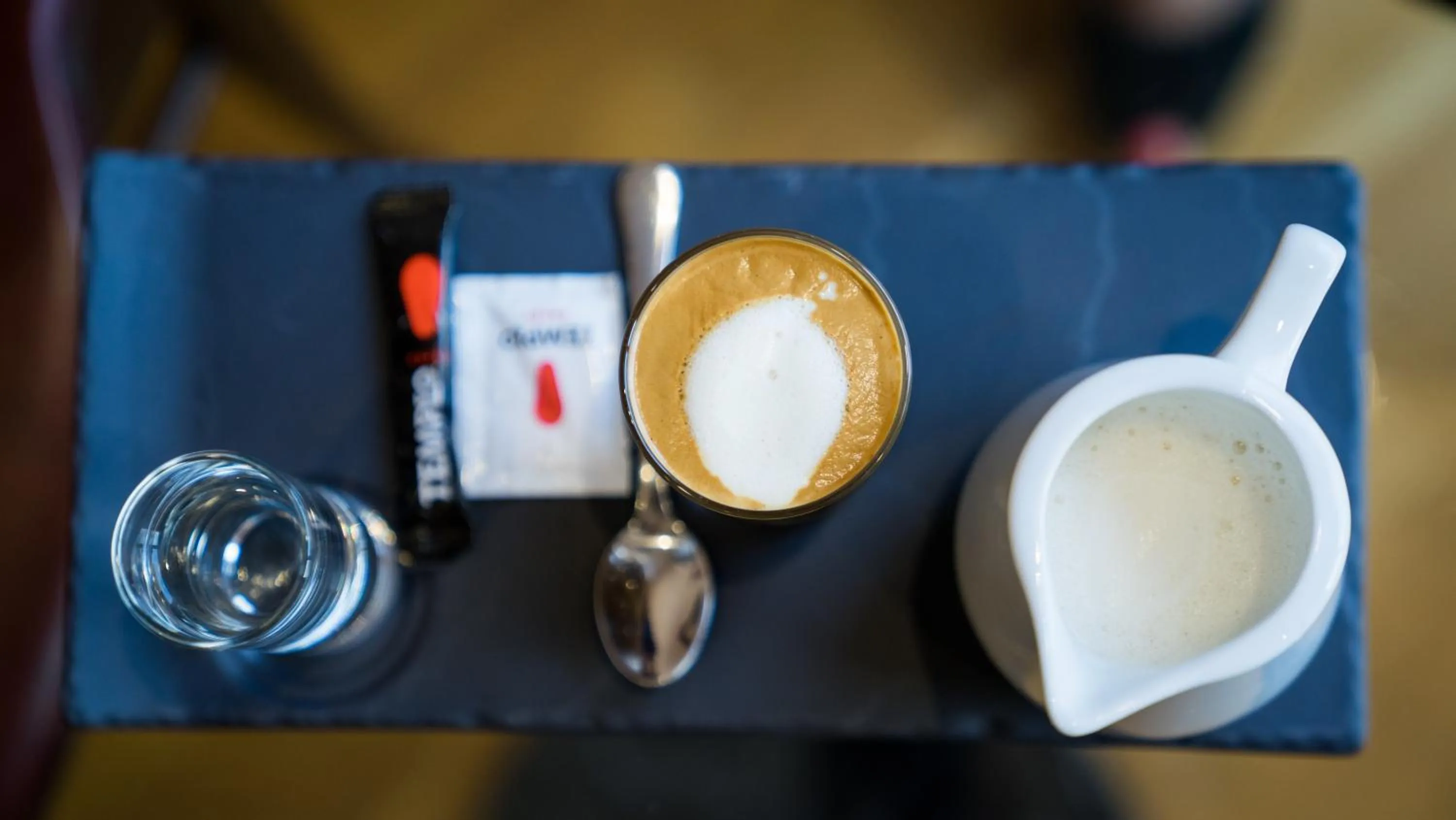 Lounge or bar in Mercure Carlton Rioja