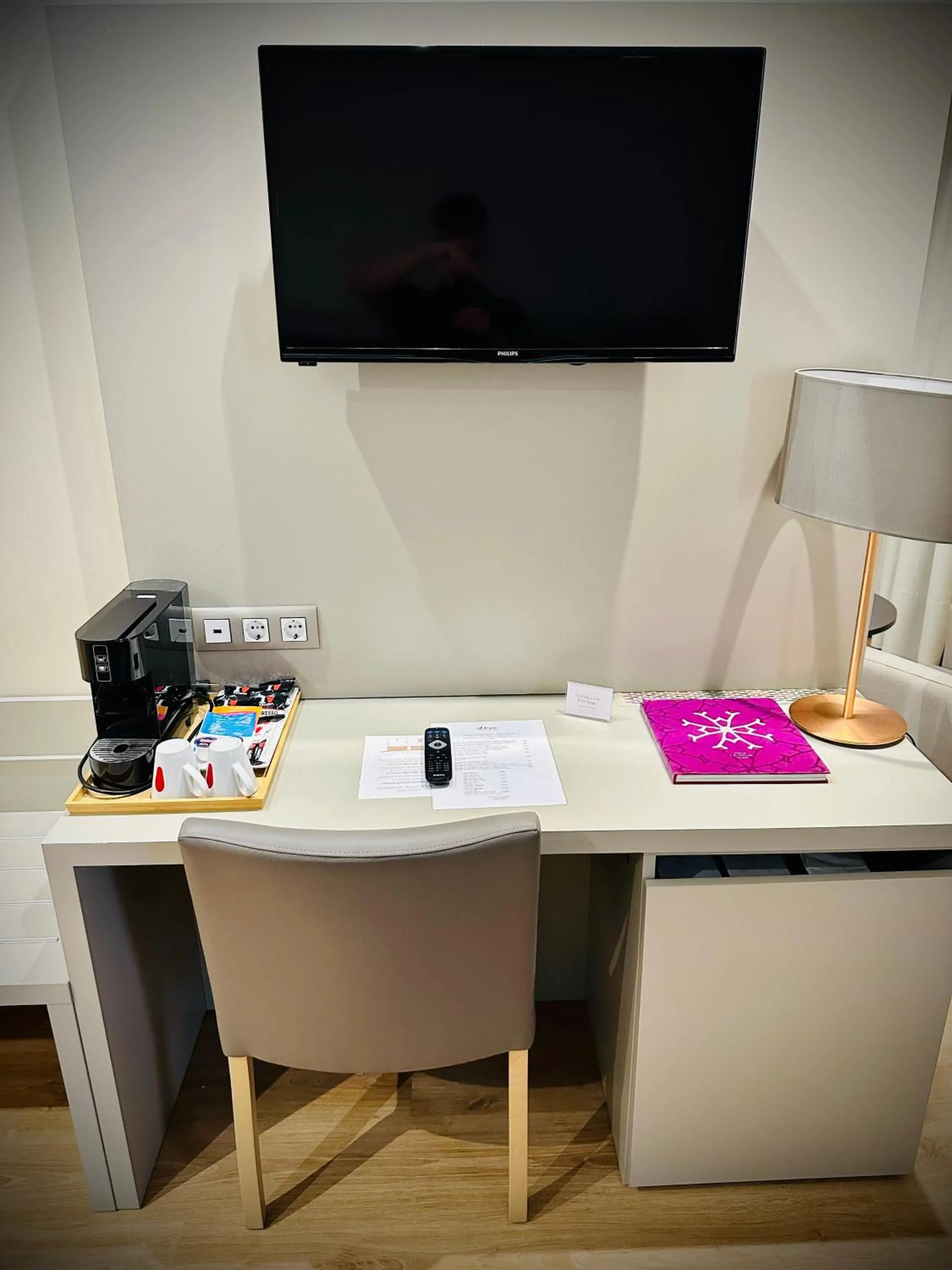 Coffee/tea facilities in Mercure Carlton Rioja