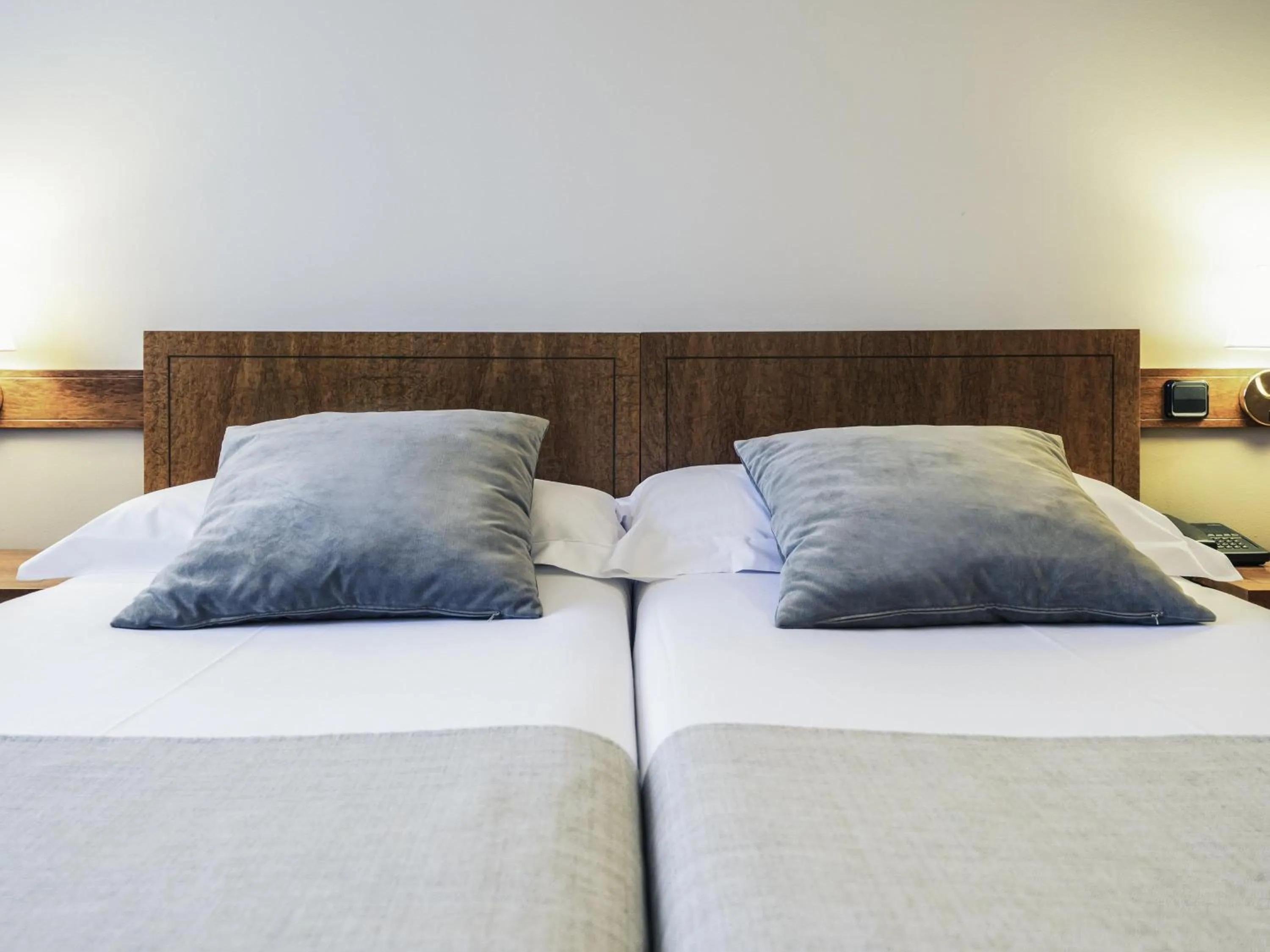 Property building, Bed in Mercure Carlton Rioja