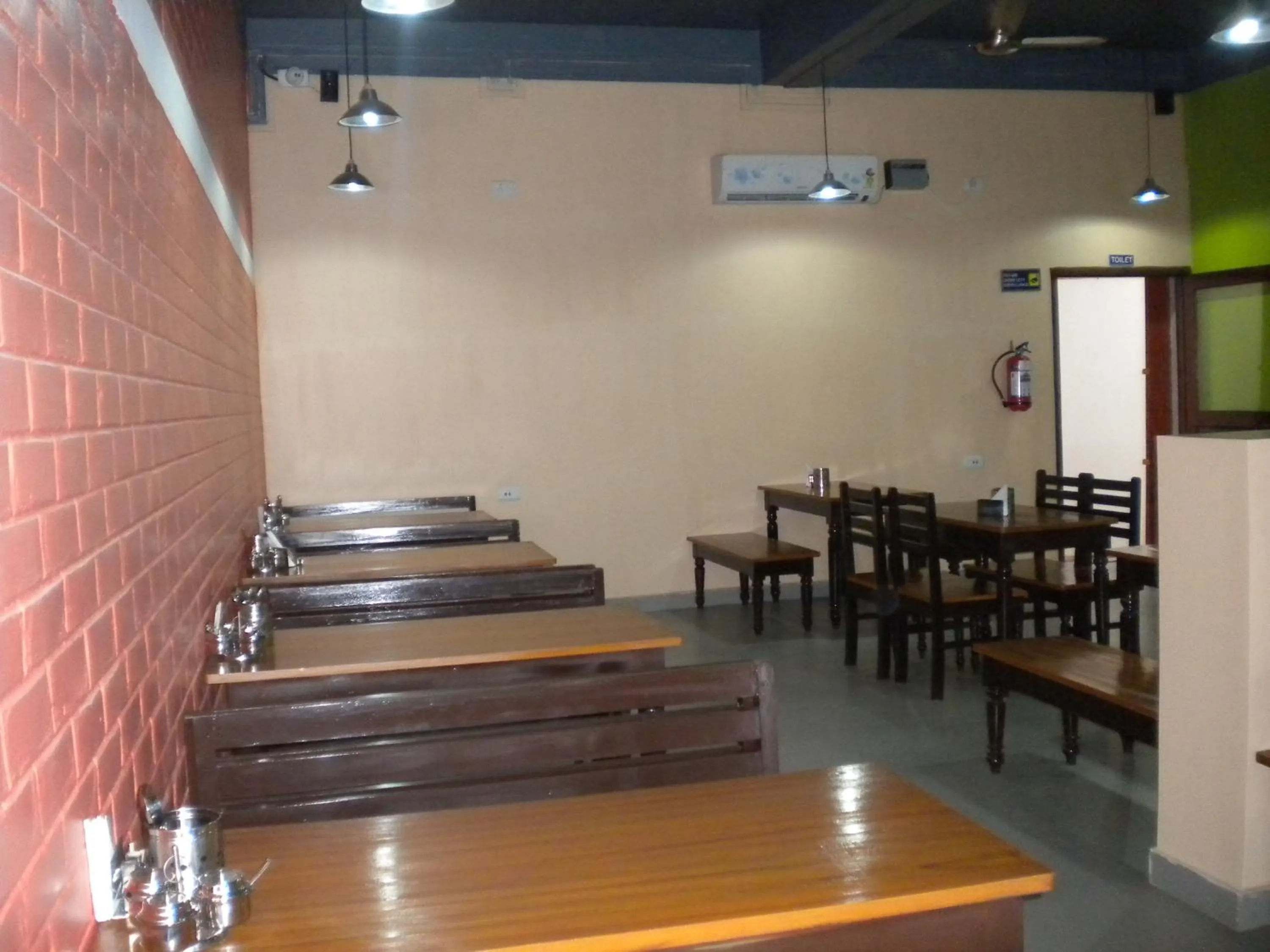 Restaurant/places to eat in Rains Inn Eco Hotel